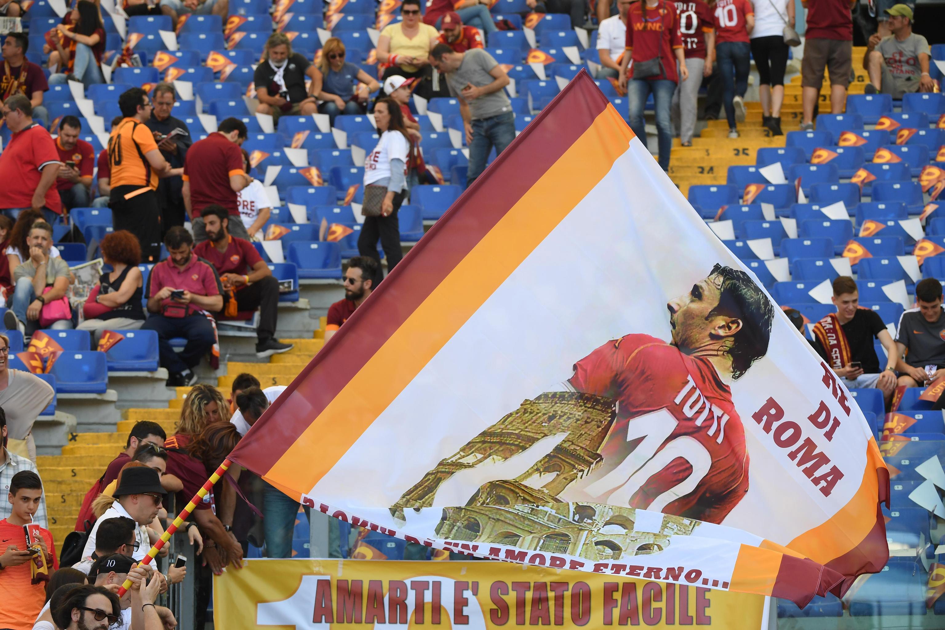 Morze łez na stadionie w Rzymie podczas pożegnania Tottiego