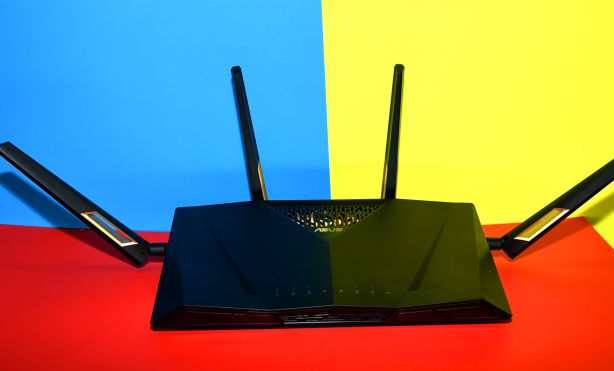 WLAN-6-Router Asus RT-AX88U im Test: schnell und teuer | Heise