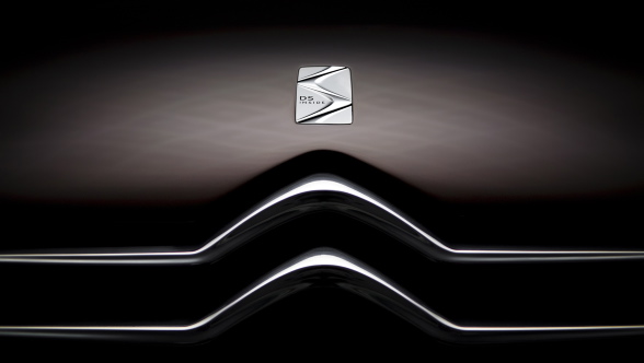 Razem przywróceniem kultowej nazwy Citroen przedstawił odmienione, wygładzone logo i...