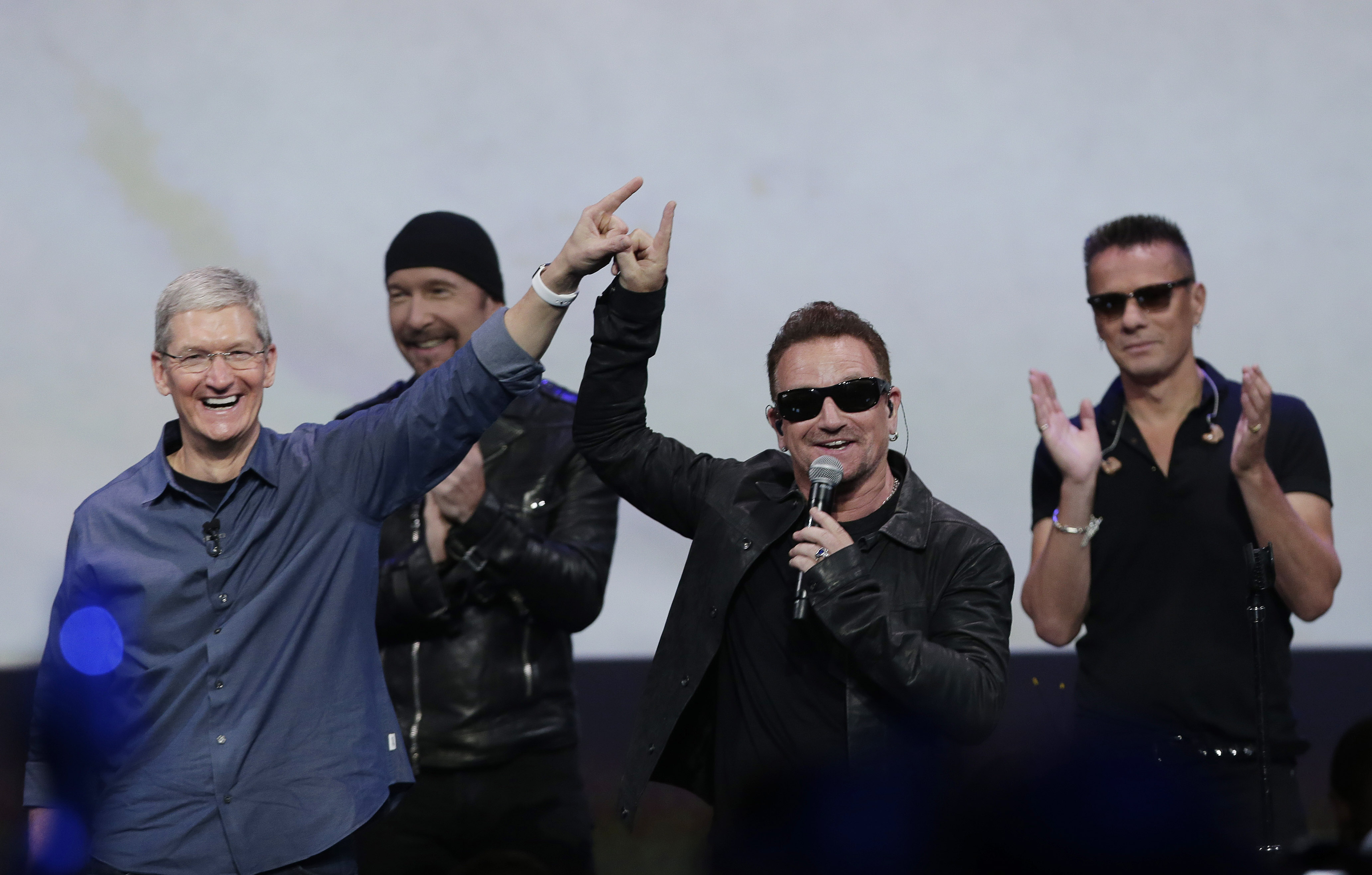 Tim Cook i U2 na konferencji firmy Apple