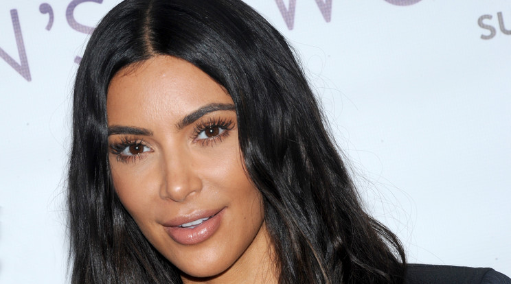 Óriási keblek, lenyűgöző lábak: előkerültek Kim Kardashian meztelen fotói - pusztítóan dögös képeken a bombázó