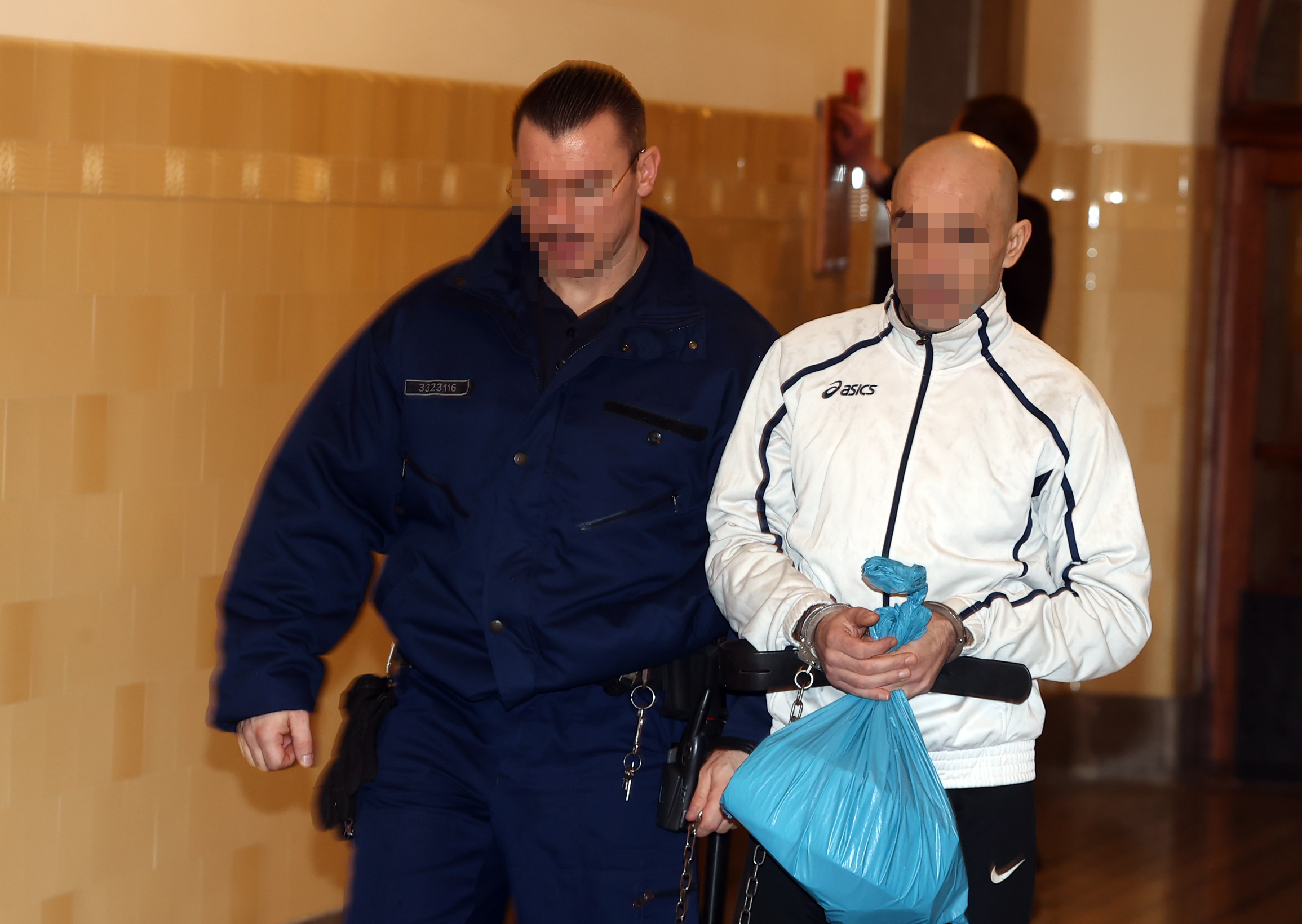 Értelmetlen tragédia, drámai jelenetek a bíróságon – Megállóban gázolta halálra a részeg férfi az egyetemista Boglárkát, majd elkezdte az alkatrészeket összeszedni