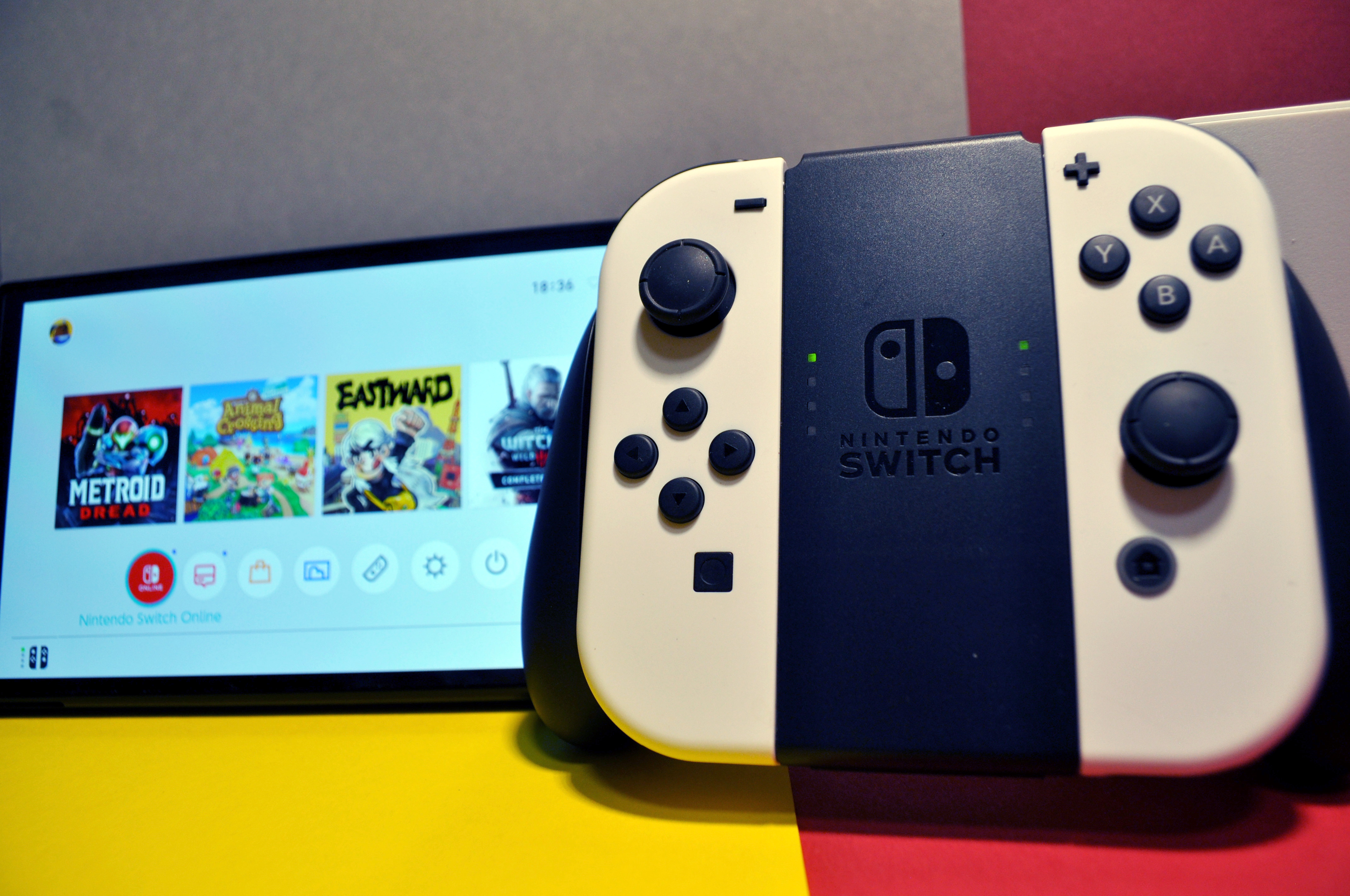 Nintendo Switch im OLED Neuauflage der Handheld-Konsole OLED-Display Test: TechStage | mit