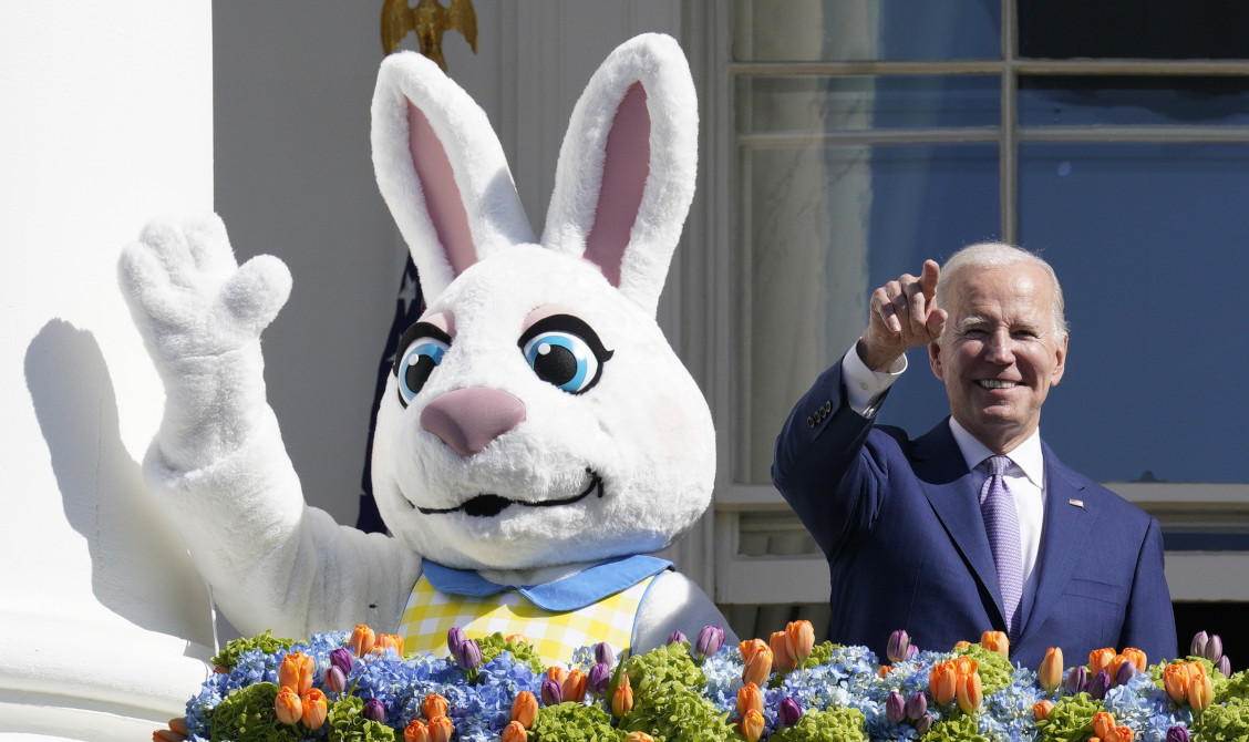 Biden és a spanyolviasz: influenszereken keresztül akarja eljuttatni a kormányzati üzeneteket a fiatalokhoz az amerikai kormányzat