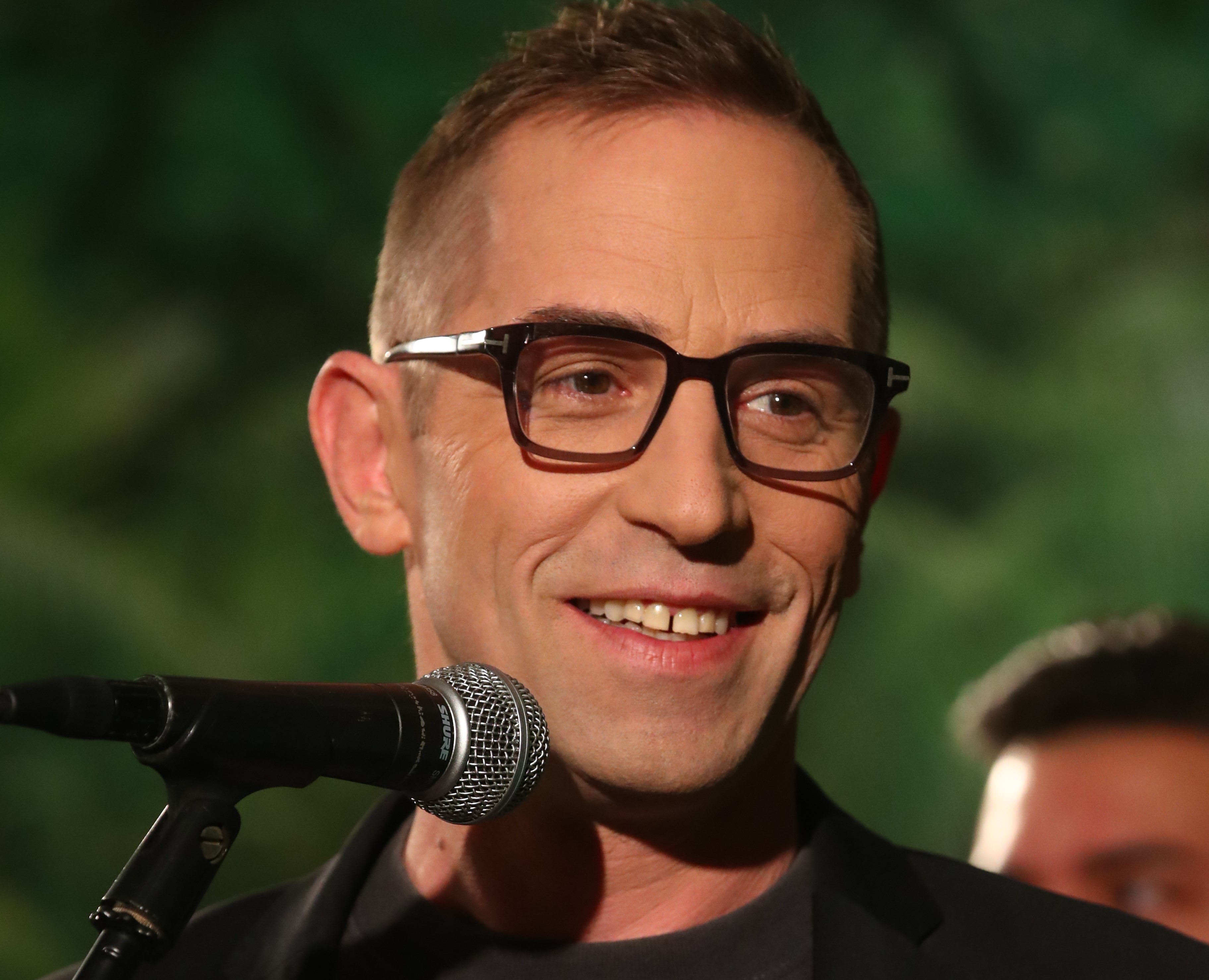 Teljesen felhagyott a zenéléssel, macskafestményekből él Császár Előd