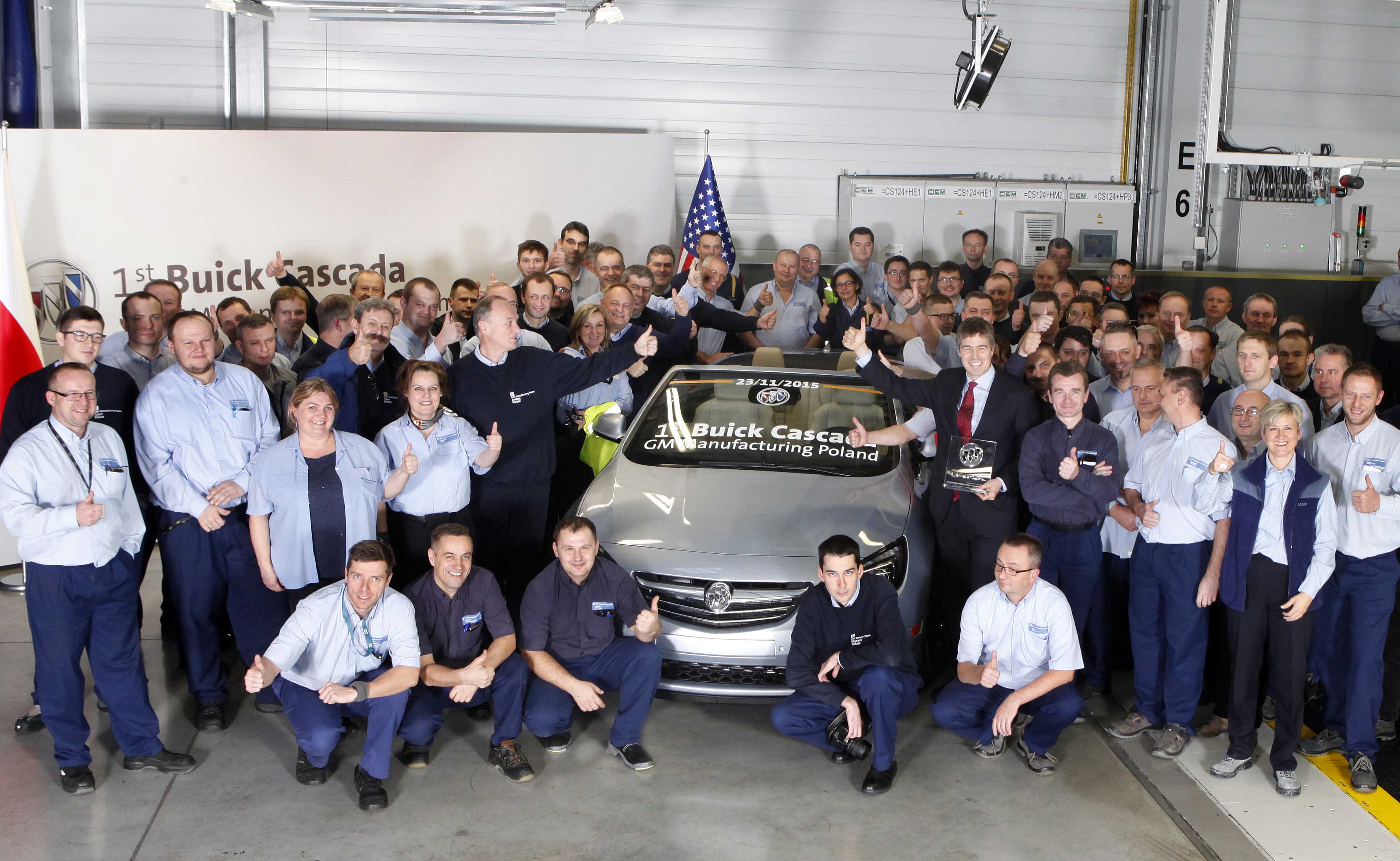 Na rozpoczęciu regularnej produkcji modelu buick cascada na rynek USA pojawił się konsul generalny z krakowskiego konsulatu Stanów Zjednoczonych Ameryki w Polsce, Walter Braunohler, który powiedział: <em>Uwielbiam buicki i uwielbiam kabriolety. Dzięki tak wspaniałej współpracy między naszymi krajami, ten elegancki kabriolet wkrótce pojawi się na amerykańskich drogach.</em>