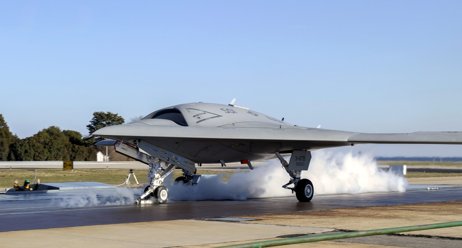 Na pierwszy rzut oka Neuron przypomina Northrop Grumman X-47B, który również został wykonany w układzie latającego skrzydła