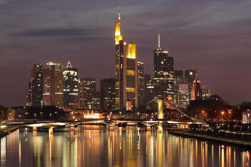 Frankfurt nad Menem Niemcy biurowce wieżowce miasto metropolia