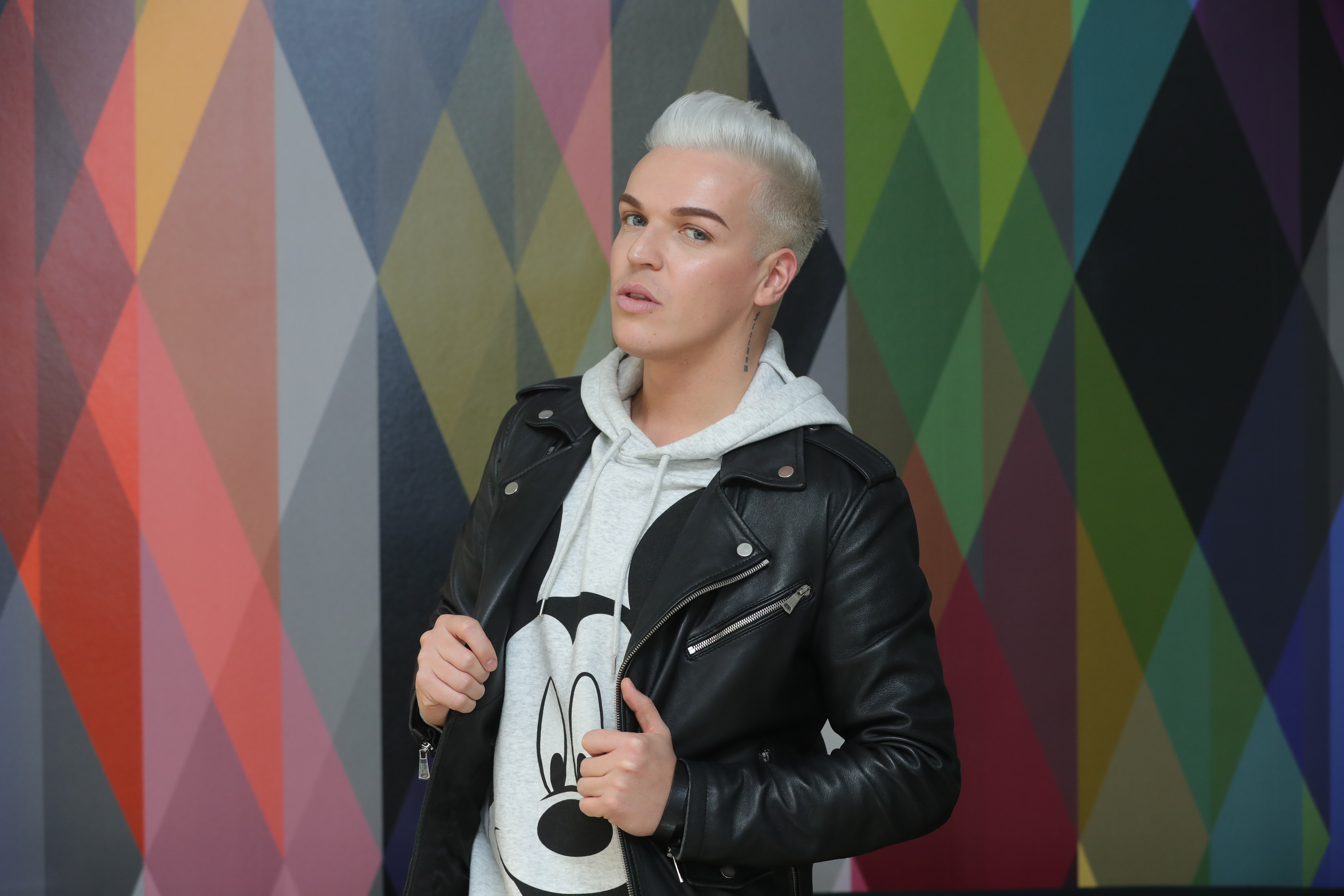 "Ne feledd hülyegyerek, hogy engem nem tudsz zsarolni!" - Elszabadultak az indulatok: a magyar Ken baba lecsukatná Opitz Barbi szerelmét, kíméletlen sorokkal üzent Serleg Albertnek