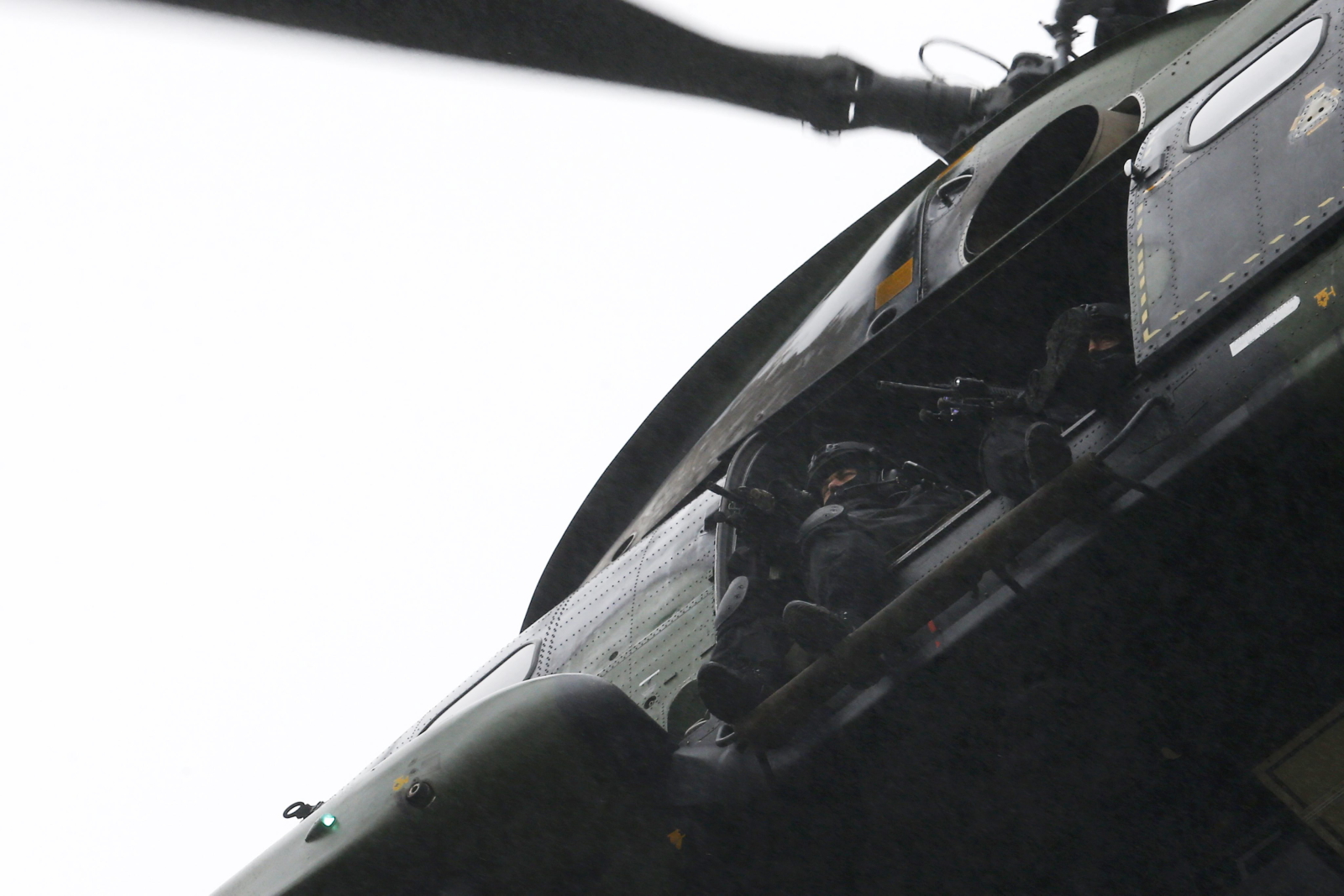 Obława na terrorystów, którzy zaatakowali tygodnik