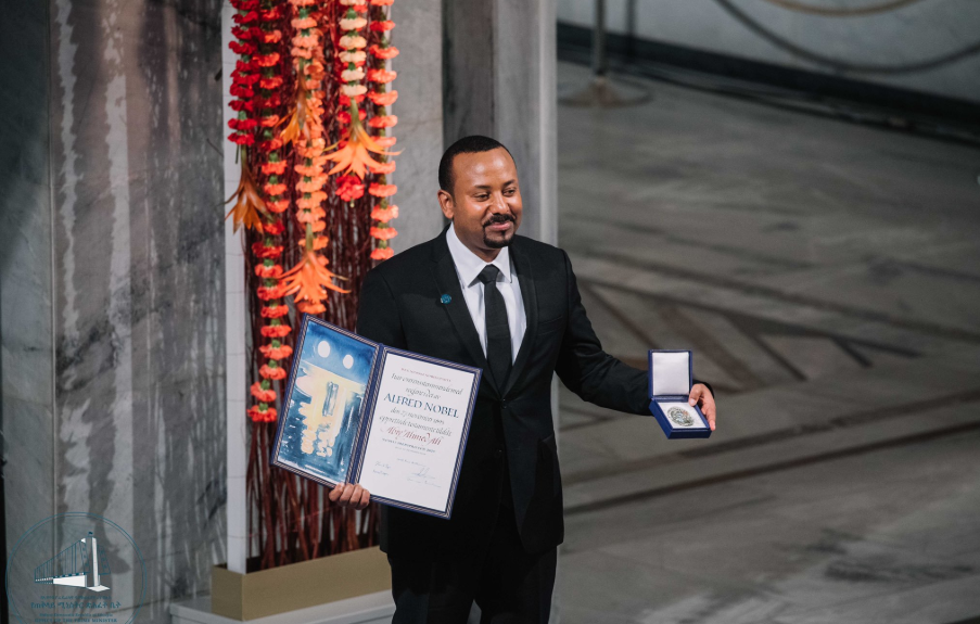 Ethiopia PM Abiy Ahmed proudly displays his nobel prize award.