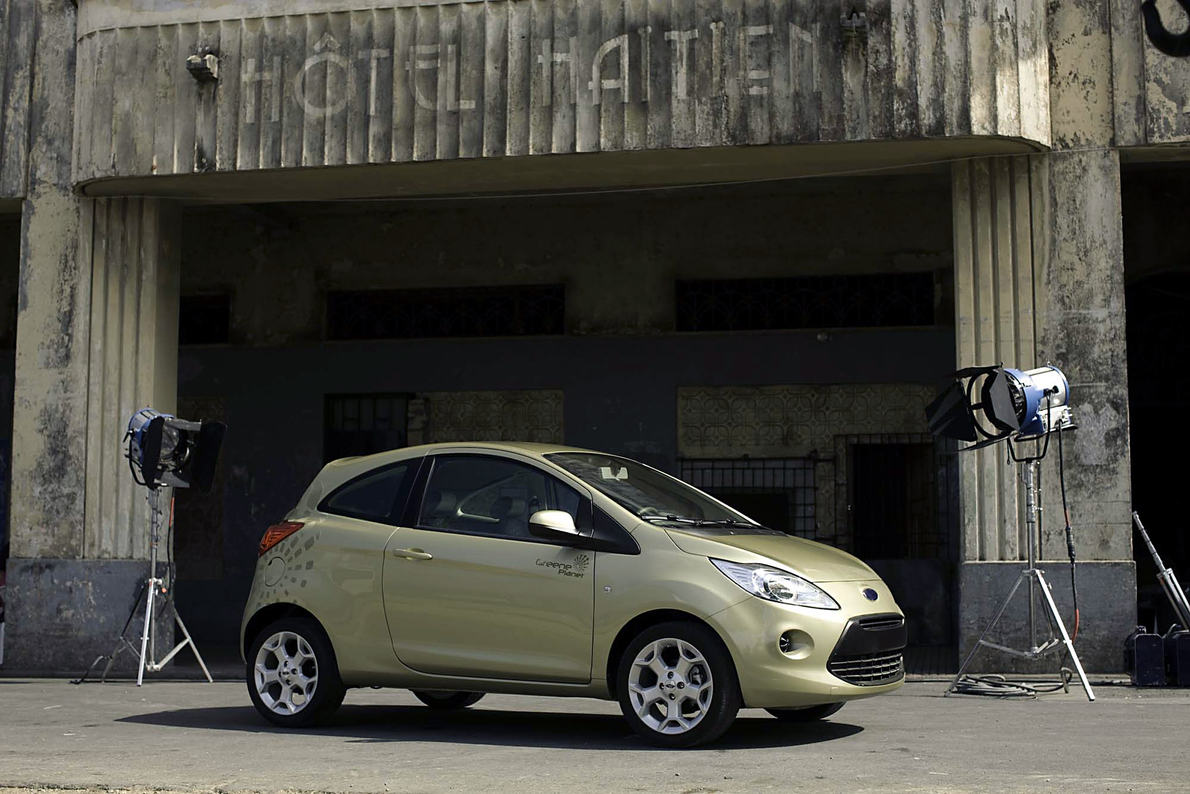 Nowiutki Ford Ka oficjalnie zadebiutuje 2 października na salonie samochodowym w Paryżu. Potem rusza w kolejną misję - podbój serc kierowców