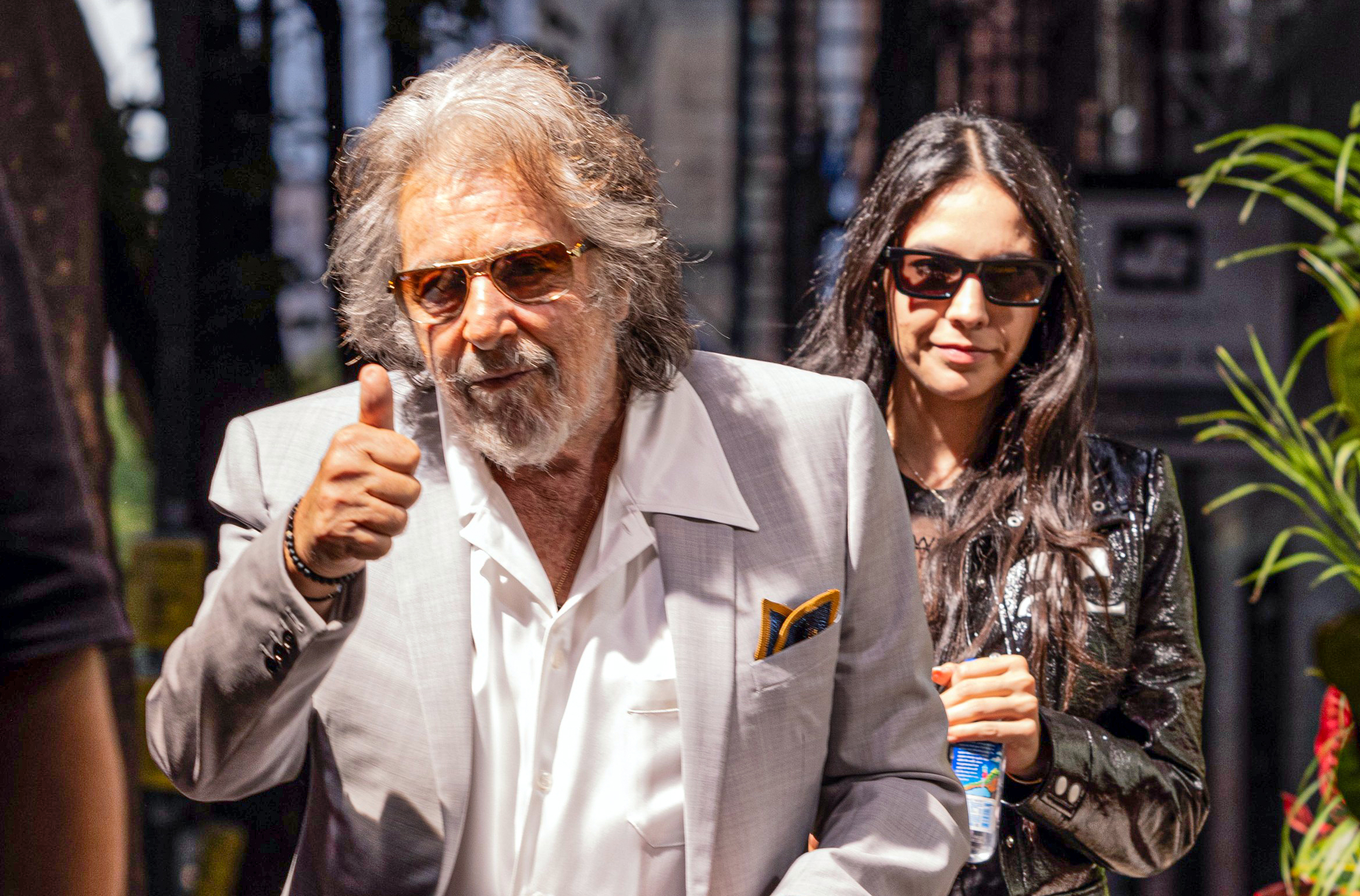 Így fest Al Pacino az 54 évvel fiatalabb barátnője oldalán – fotók