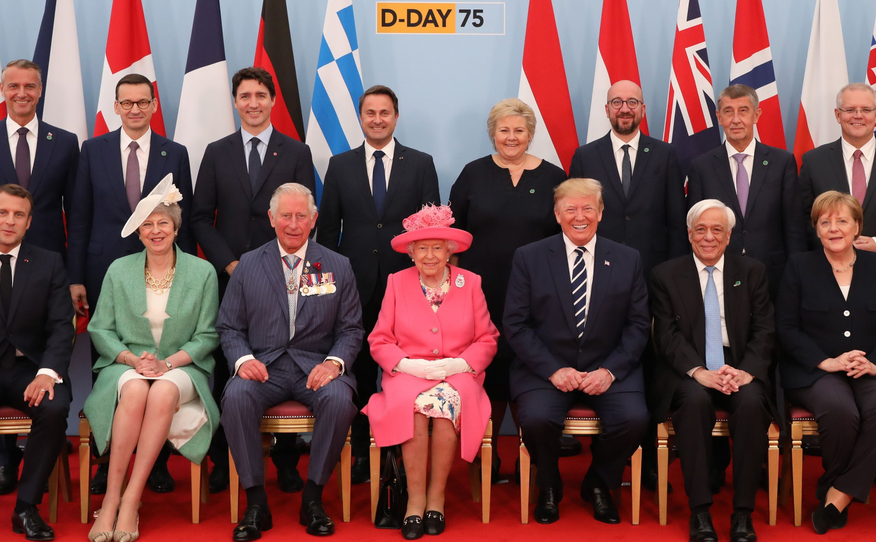 W swoim wystąpieniu Trudeau przywoływał przykłady wyjątkowego przywództwa Merritta w trakcie rajdu na Dieppe w sierpniu 1942 roku.
Hołd złożony przez kanadyjskiego premiera miał też wymiar osobisty: jego dziadek James Sinclair walczył w drugiej wojnie światowej w szeregach Kanadyjskich Sił Zbrojnych, a później łączył służbę z pełnieniem obowiązków posła reprezentującego Vancouver.
Amerykański prezydent Donald Trump przypomniał z kolei przemówienie-modlitwę Franklina D. Roosevelta z 6 czerwca 1944 roku, w którym ówczesny prezydent prosił Boga o błogosławieństwo w walce z