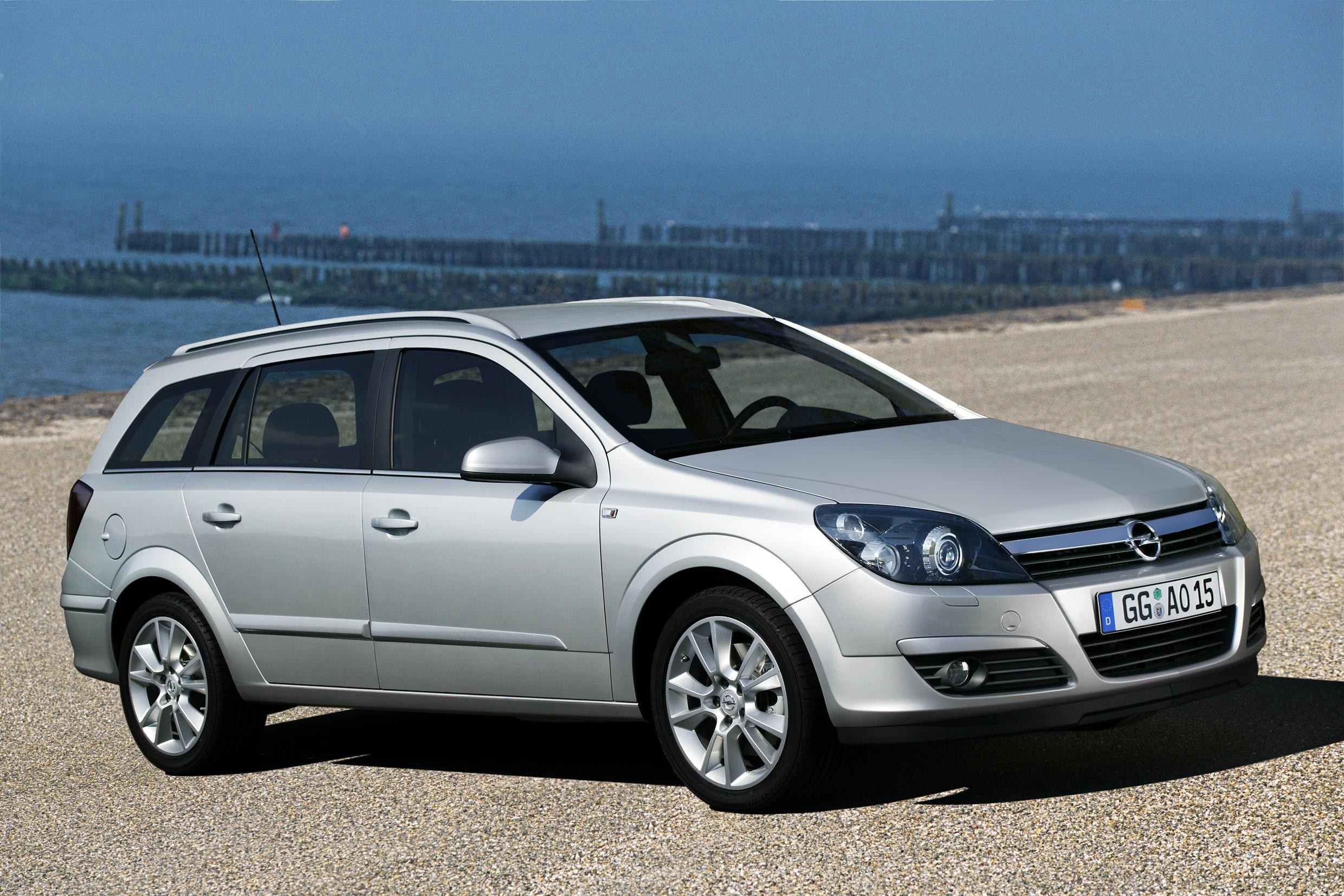Opel jest czwartą co do popularności marką jeśli chodzi o poszukiwania polskich kierowców. Numerem jeden jest kompaktowa astra, za nią podążają kolejno vectra i van zafira.