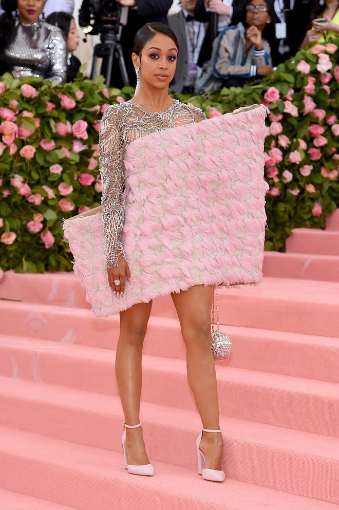 Liz Koshy arrives at the Met Gala 2019 [Credit: Vogue]