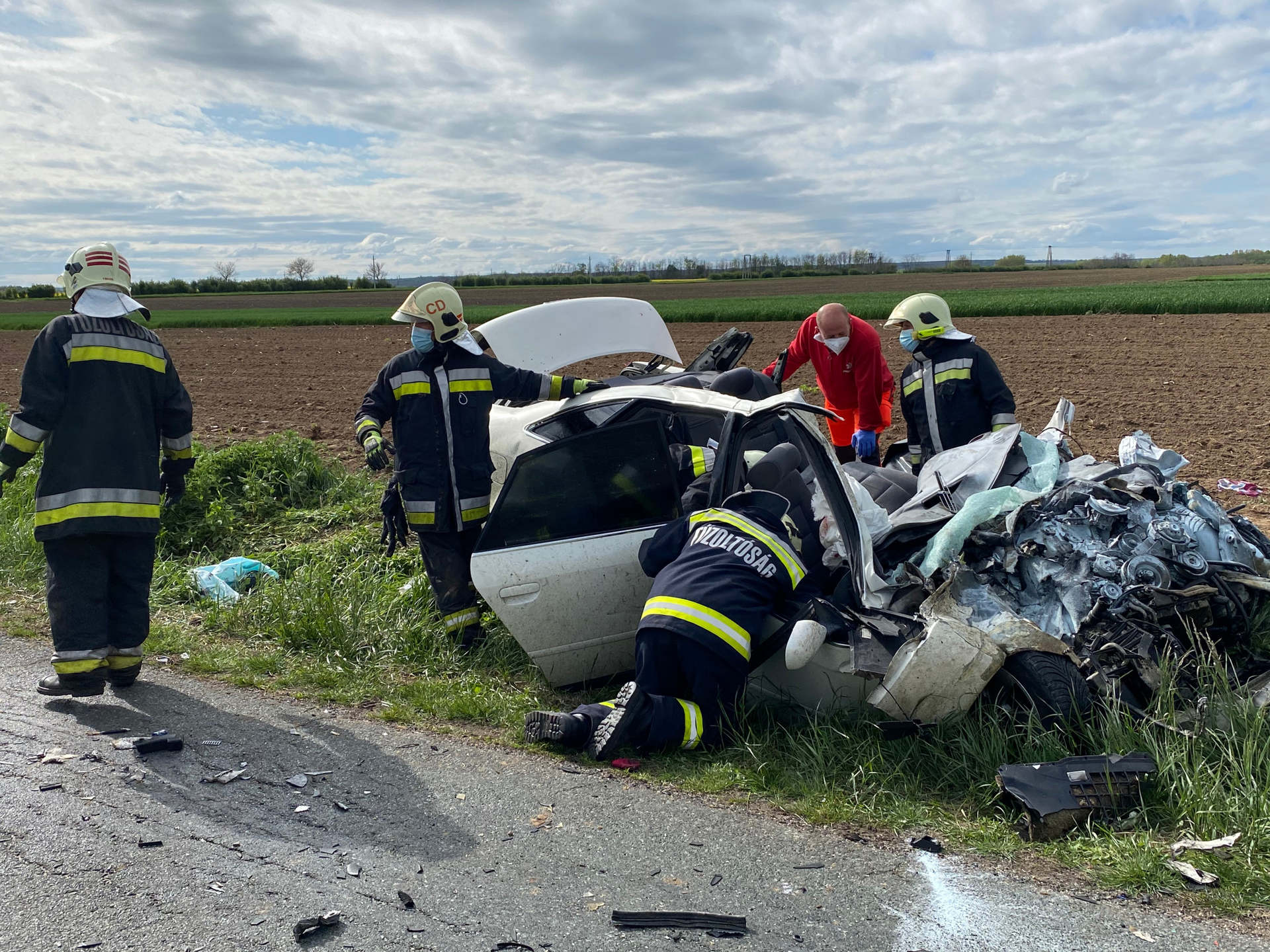 Árván maradt egy 11 éves lány a celldömölki buszbaleset után - Blikk