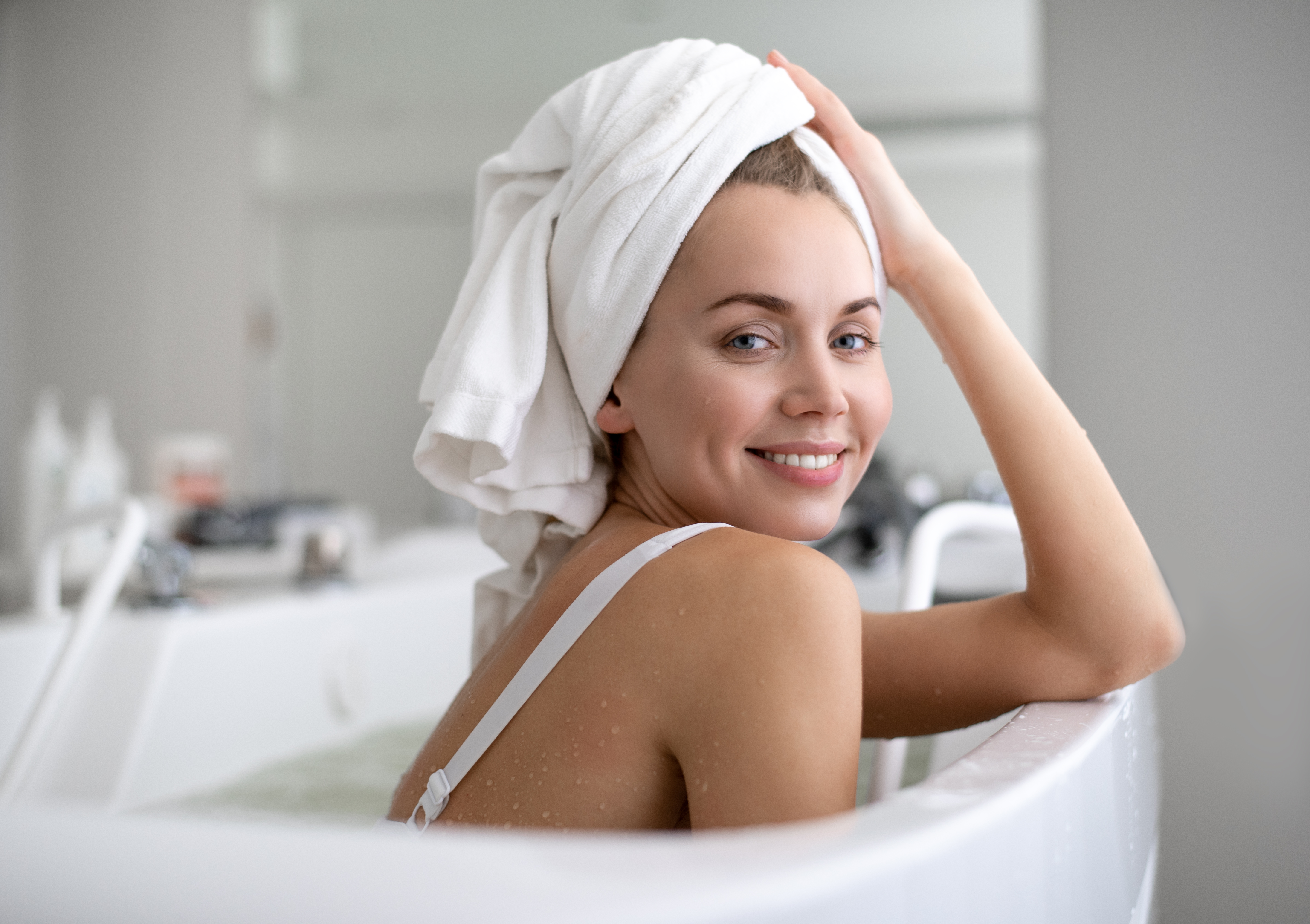 Te is kádfürdőzés közben mosod a hajad? Elmondjuk, miért ne tedd -  kiskegyed.hu