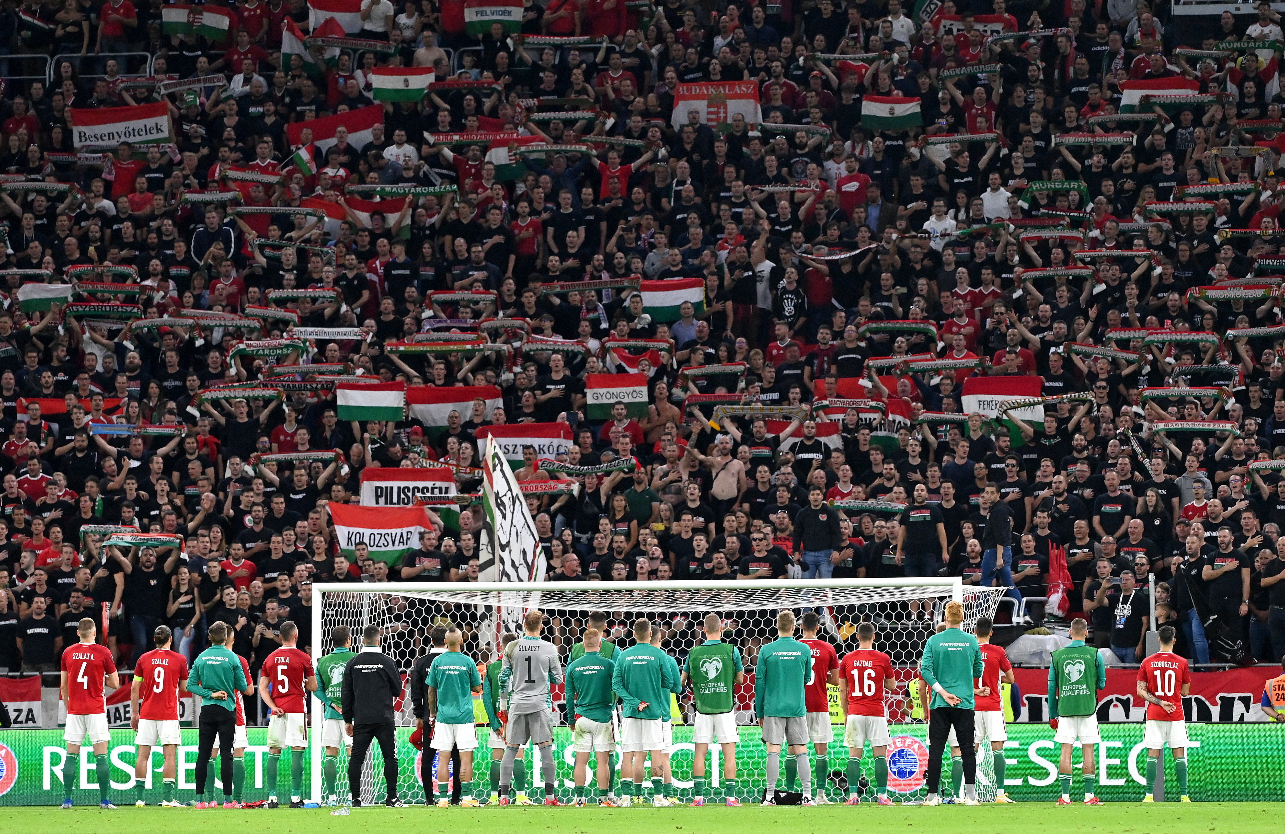 Magyar-angol meccs: az angolok a rasszista szurkolók miatt a FIFA-hoz  fordulnak - Blikk