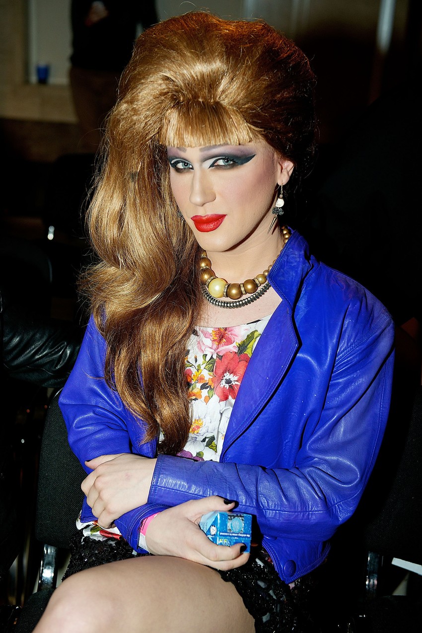 Jodie Harsh w mocnym makijażu i wyrazistej stylizacji inspirowanej stylem Drag Qeen - Felix Kunze/WireImage/FPM