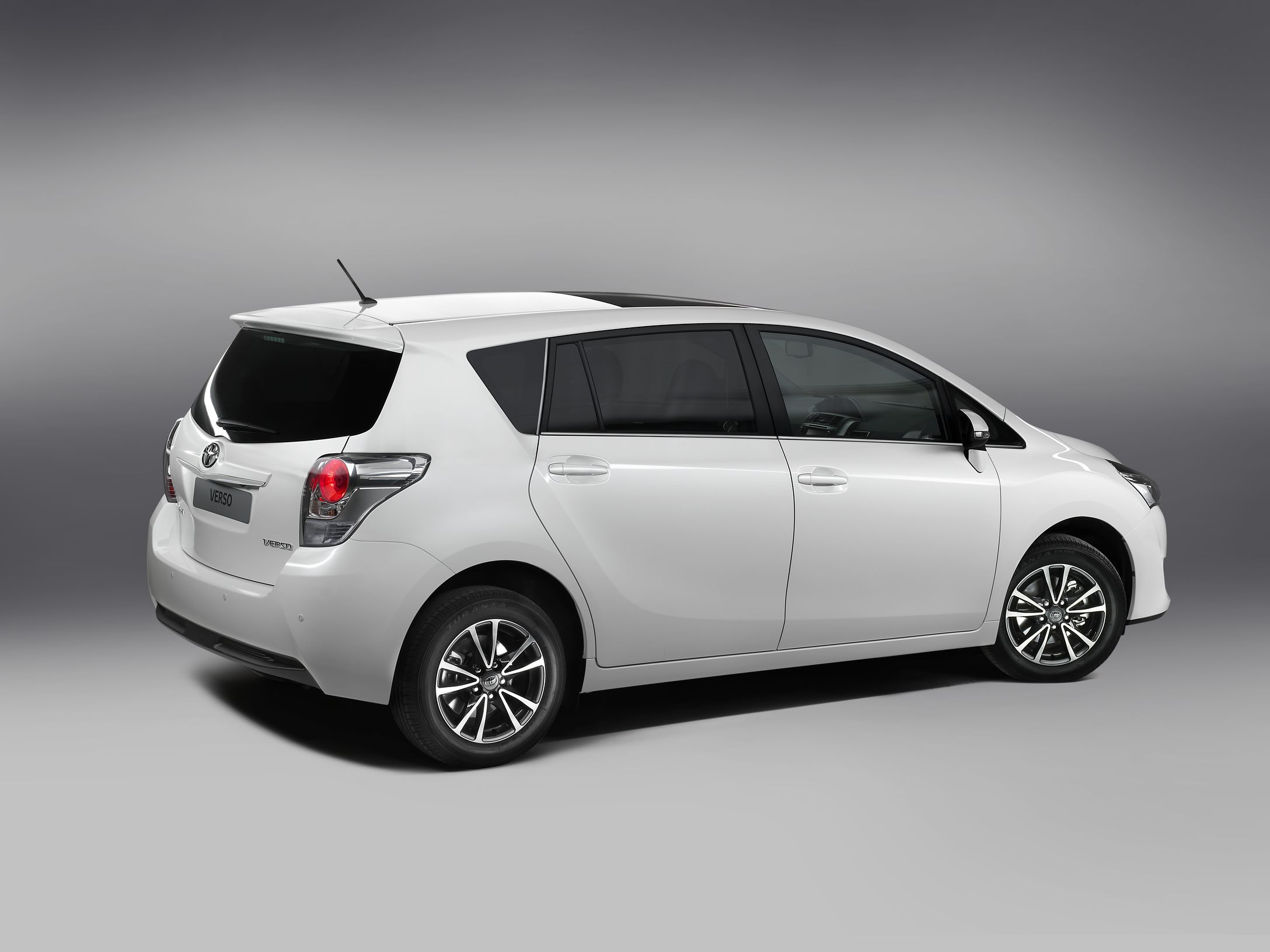 Toyota verso - zdjęcie poglądowe