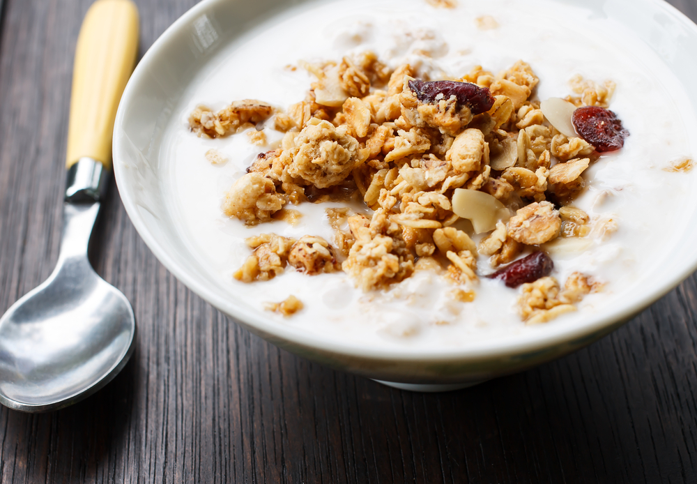 Jogurt naturalny z płatkami