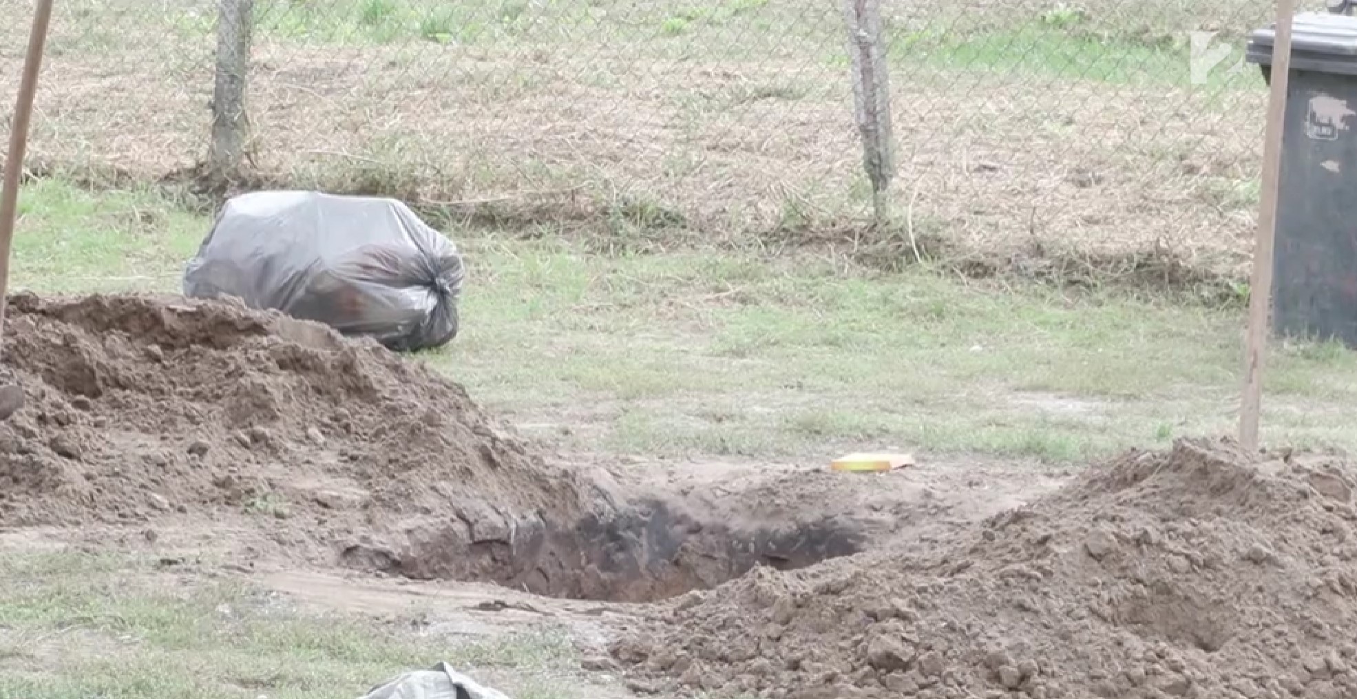 Lángoló gödörbe zuhant egy kicsi gyermek Nagykállón, sokkot kapott a segíteni próbáló szomszéd a látványtól - videó