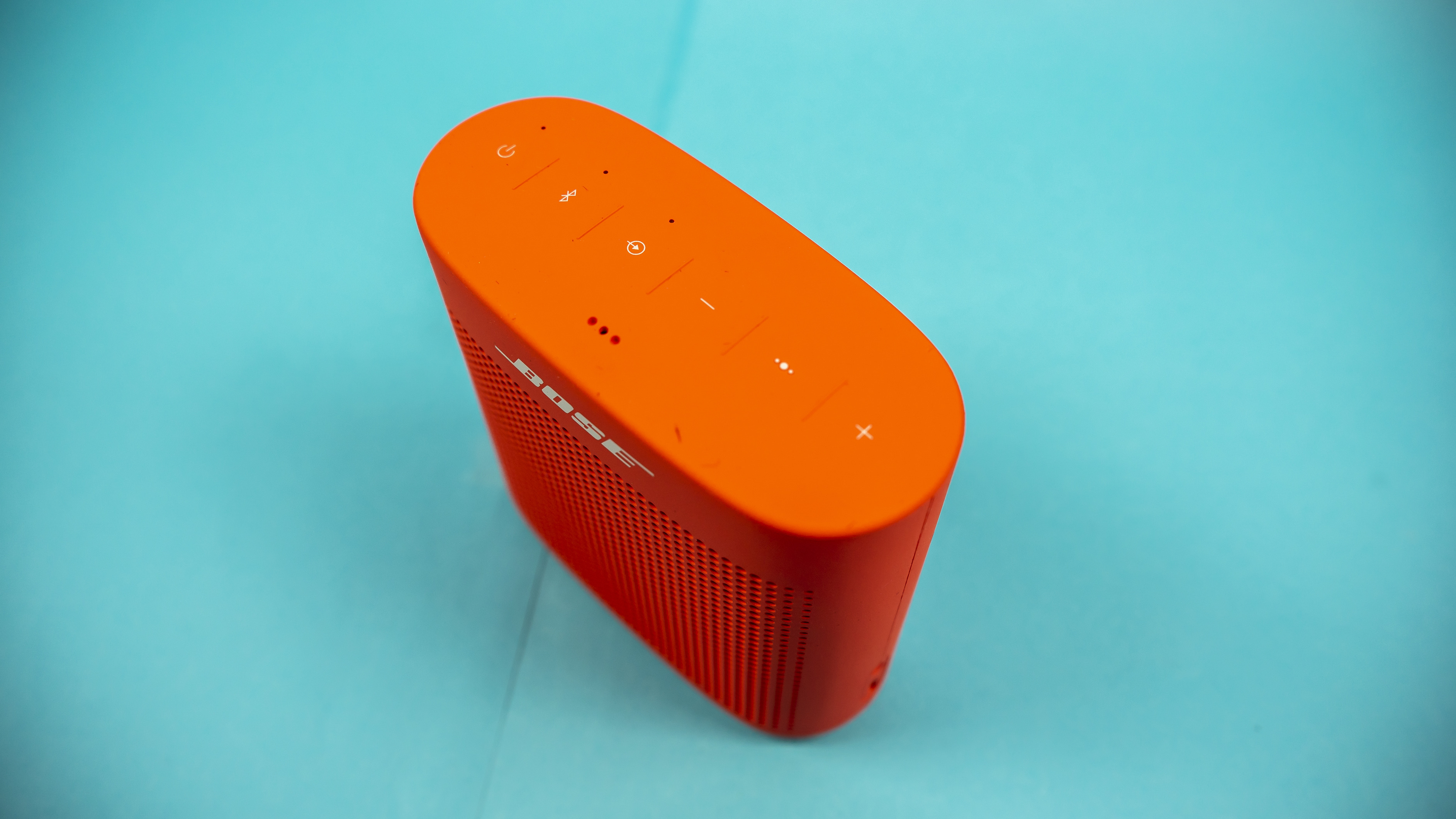 Bose Soundlink Color 2 im Test: bunt und guter Klang | Heise