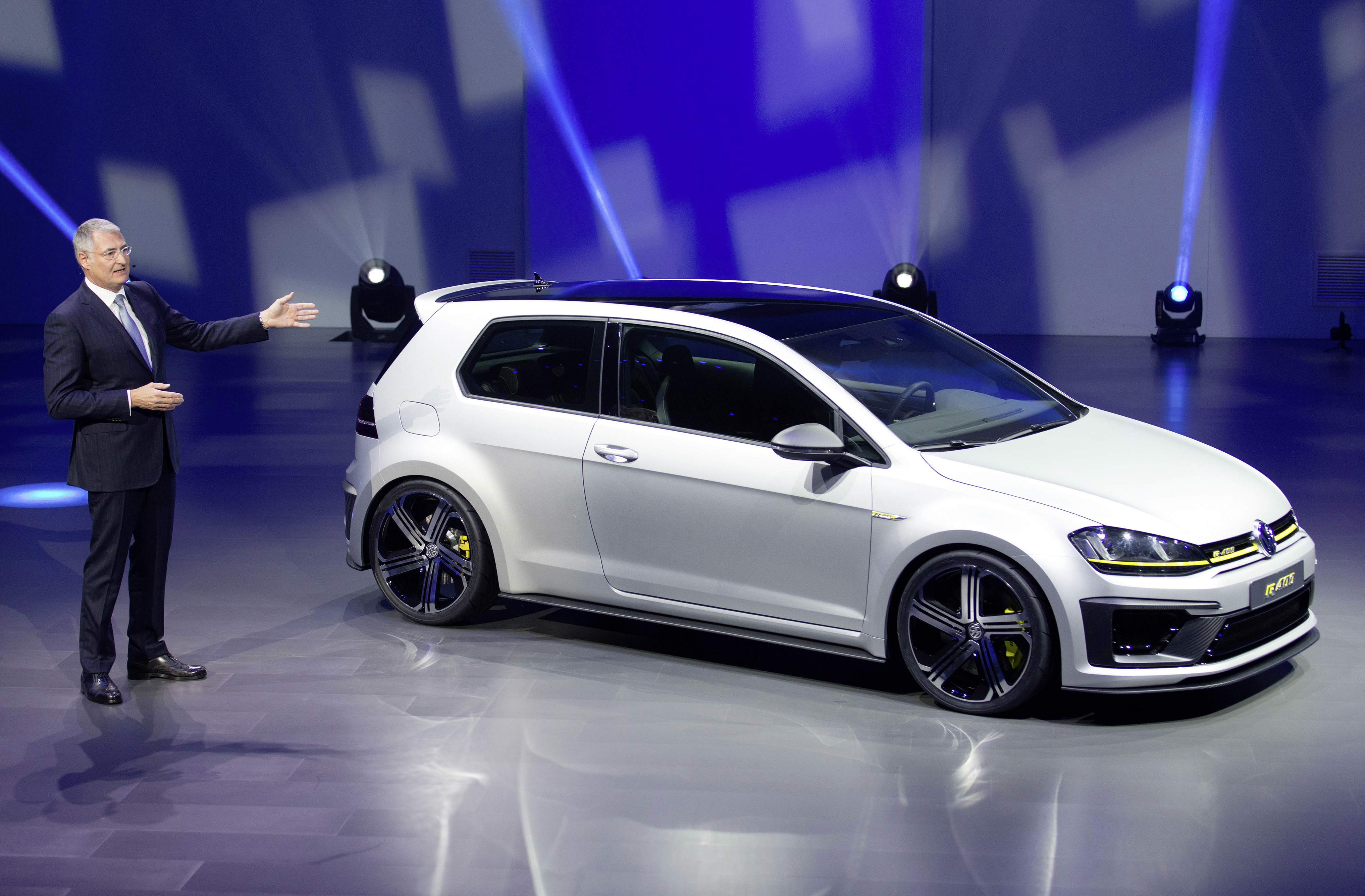 Volkswagen golf R 400 concept
