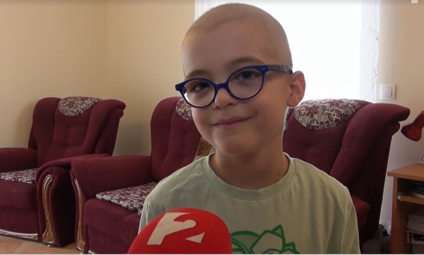 Családi dráma: az elsős Mátét leukémiával, édesapját vastagbélrákkal diagnosztizálták – videó