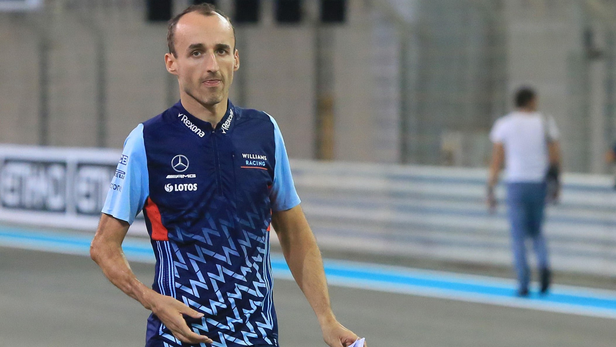 Hihetetlen: húsz műtét után félkézzel is vezet Kubica - Blikk