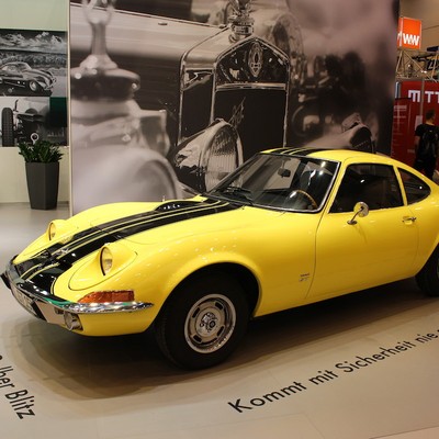 Opel GT ma 50 lat: tylko latanie jest piękniejsze
