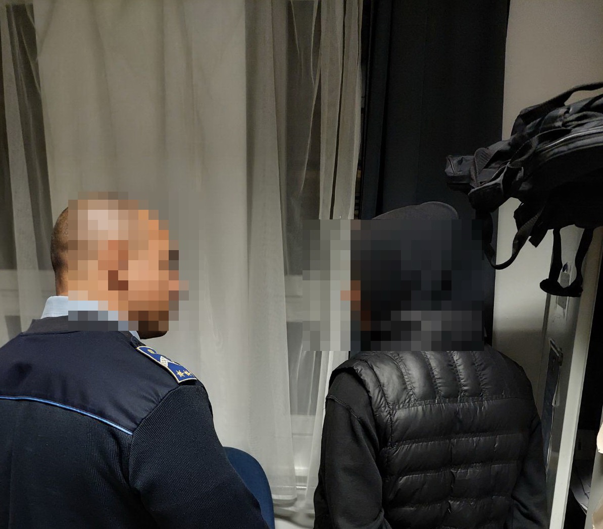 Agresszív tizenéves testvérpárt fogott el a rendőrség: a fiúknak rablásért és zsarolásért kell felelniük