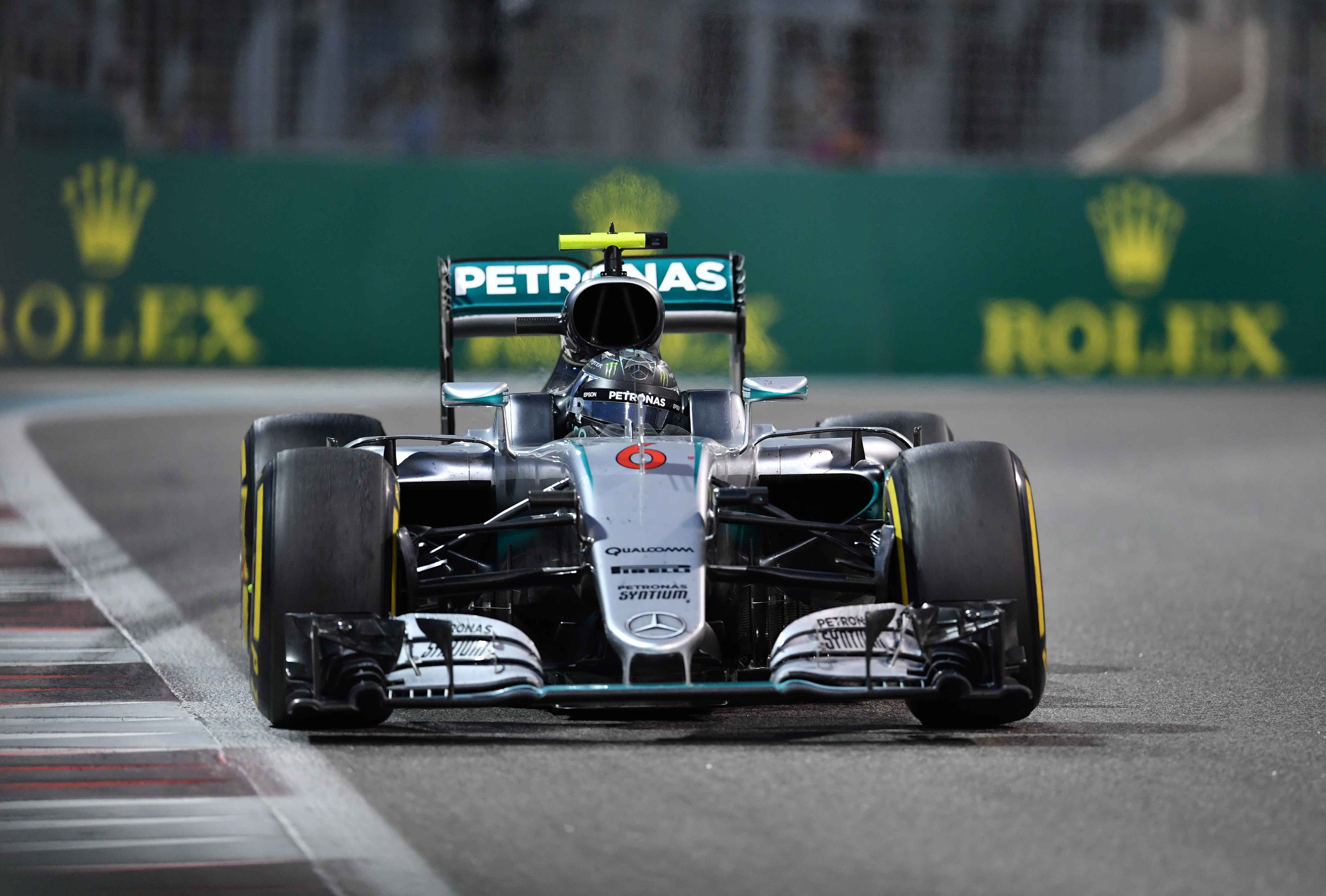 Eldőlt: Hamilton nyerte a futamot, de Nico Rosberg lett idén a Forma-1  világbajnoka - Blikk