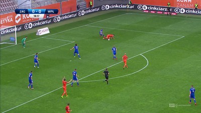 Zagłębie - Wisła P. (0:0): Ręka w polu karnym? Woźniak trafił piłką Łasickiego, sędzia nie dopatrzył się przewinienia