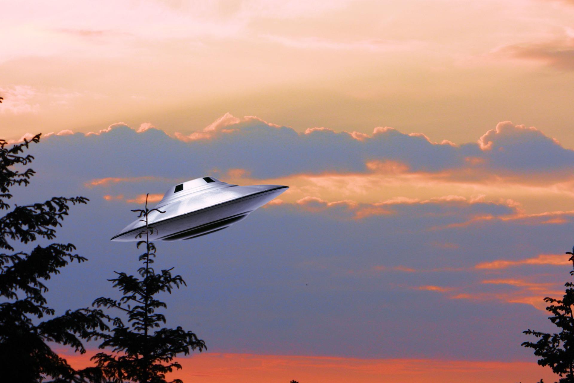 Meghallgatást tart az amerikai kongresszus az UFO-észlelések lehetséges  nemzetbiztonsági fenyegetéseiről - Blikk