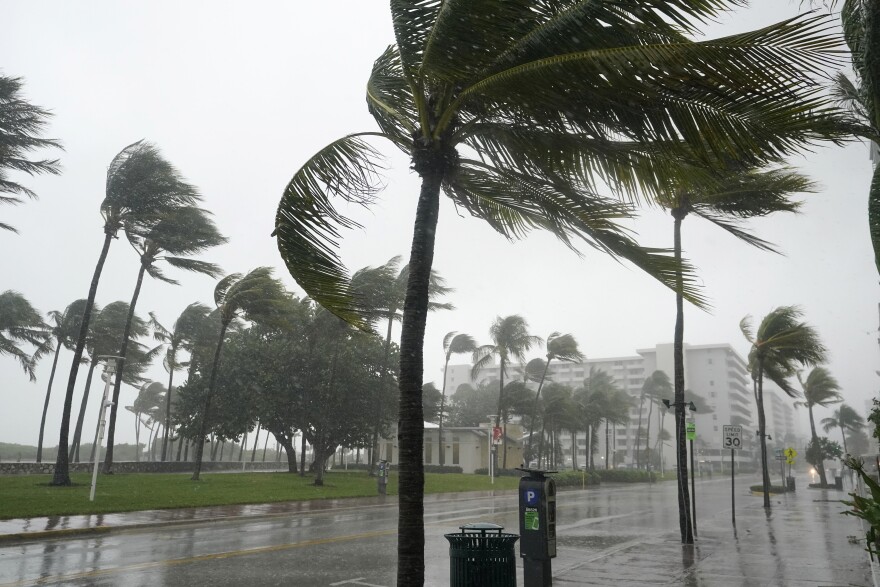 Közeledik a hurrikán, földöntúli állapotok Floridában – sokkoló felvétel