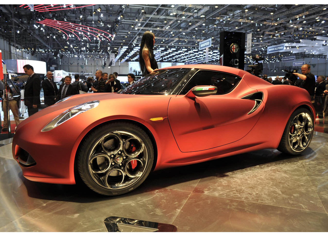 Alfa Romeo 4C Concept prosto z salonu w Genewie