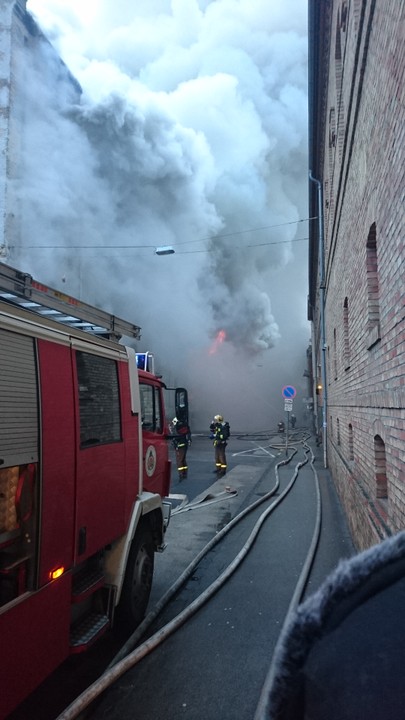 Kigyulladt egy mintegy 1000 négyzetméter alapterületű régi malomépület, amely jelenleg raktárként működik a fővárosban, a Soroksári út IX. kerületi szakaszán szerdán a kora reggeli órákban.