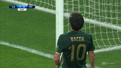 Śląsk - Pogoń (2:0): Śląsk błyskawicznie przeniósł się na połowę rywali. Bursztyn zatrzymuje uderzenie Vacka