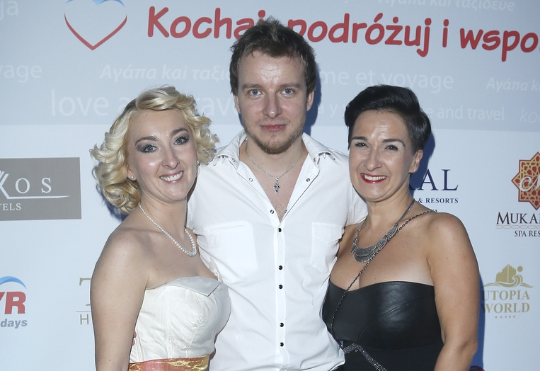 Wokół lidera Feel zawsze kręcą się atrakcyjne fanki. Ostatnio wokalista rozwiódł się z żoną Agatą i związał z Eweliną Sieniecką, z którą ma córkę