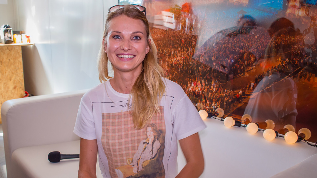 Joanna Moro oferuje gadżety serialowe, czyli dvd z serialem