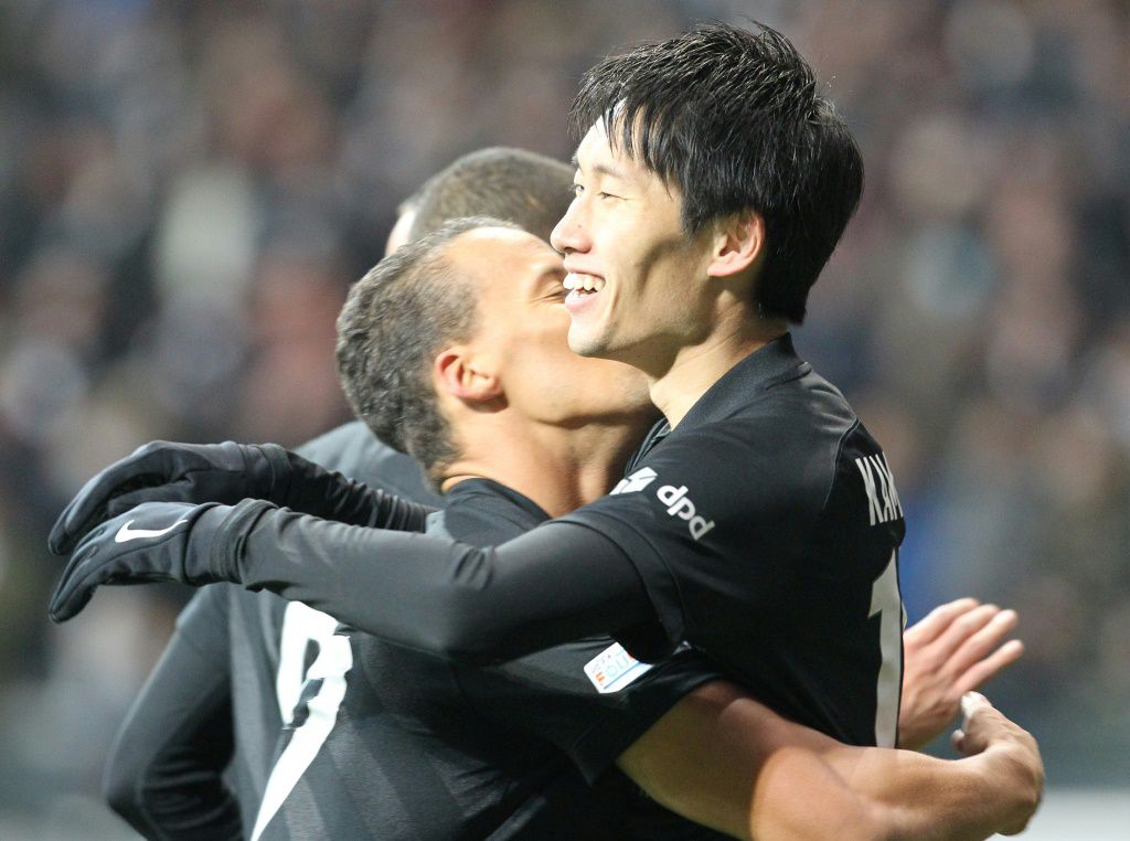 Kamada hits winner as ten-man Frankfurt win at Gladbach