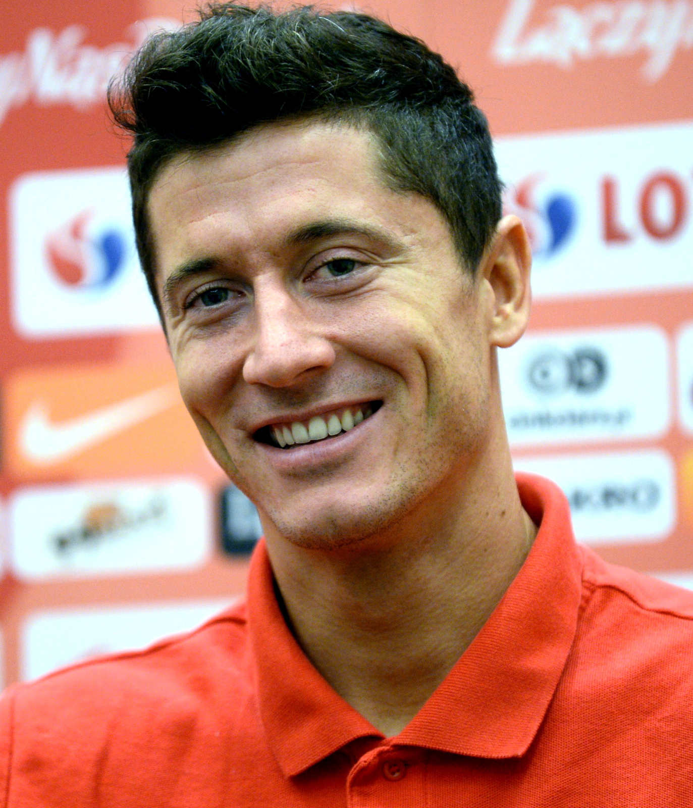 Robert Lewandowski ur. 21 sierpnia 1988 w Warszawie klub: Bayern Monachium mecze w reprezentacji/gole - 75/34; debiut - 10.09.2008 (2:0 z San Marino w Serravalle) uczestnik ME 2012