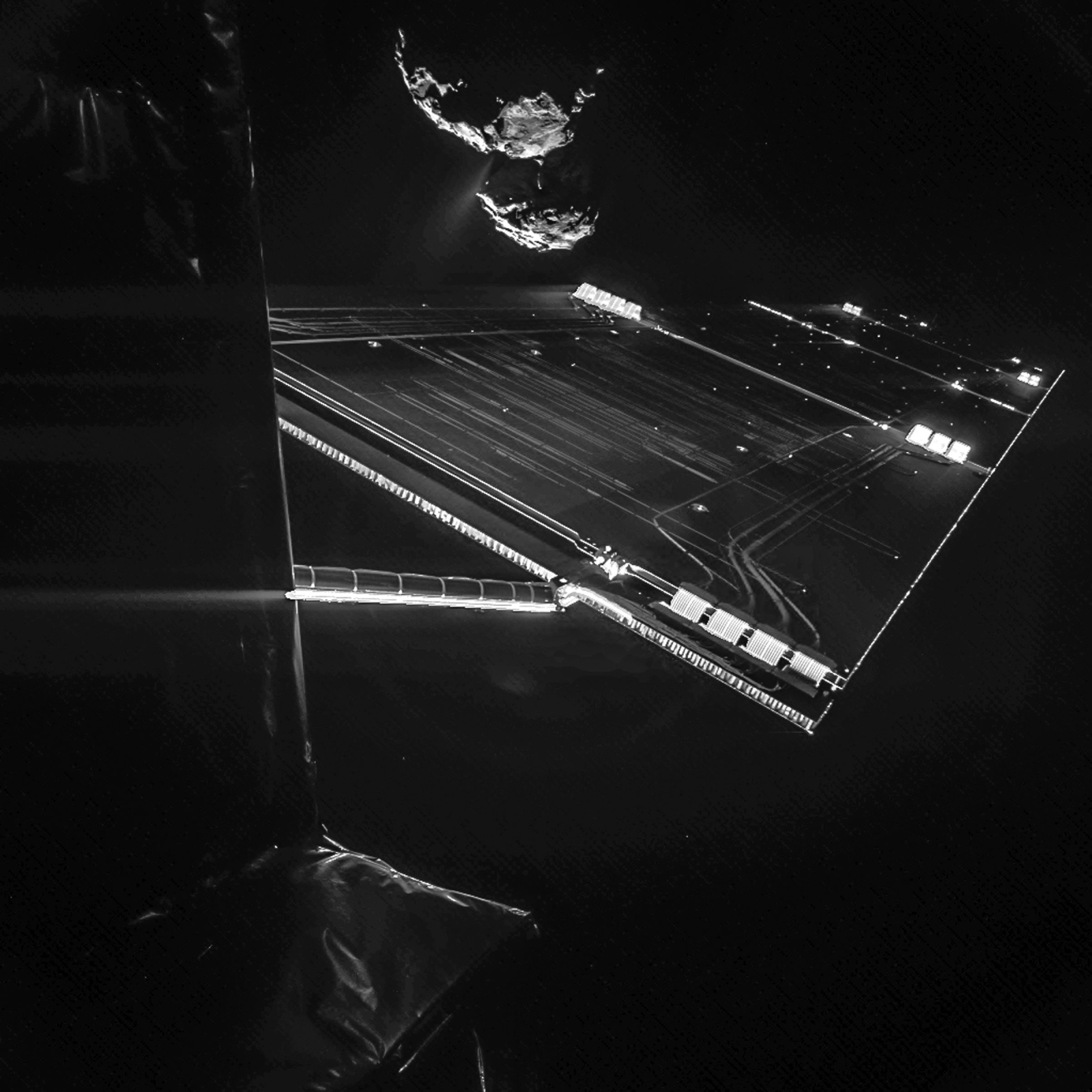 Ale nie wszystko jeszcze stracone. Za kometą nadal podążą macierzysta sonda Rosetta, która będzie czekała na sygnał wysyłany z lądownika. Naukowcy mają nadzieję, że wraz z upływem czasu i obiegiem ciała niebieskiego wokół Słońca do sondy Philae zacznie dopływać więcej światła słonecznego.