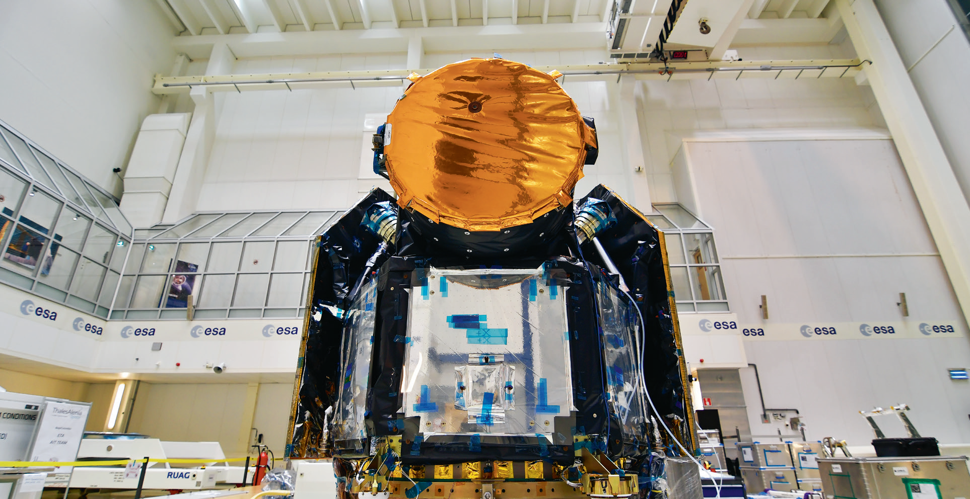 Satelita Cheops ma poszukiwać życia poza Ziemią; laboratorium Europejskiej Agencji Kosmicznej, Holandia, wrzesień 2018r.