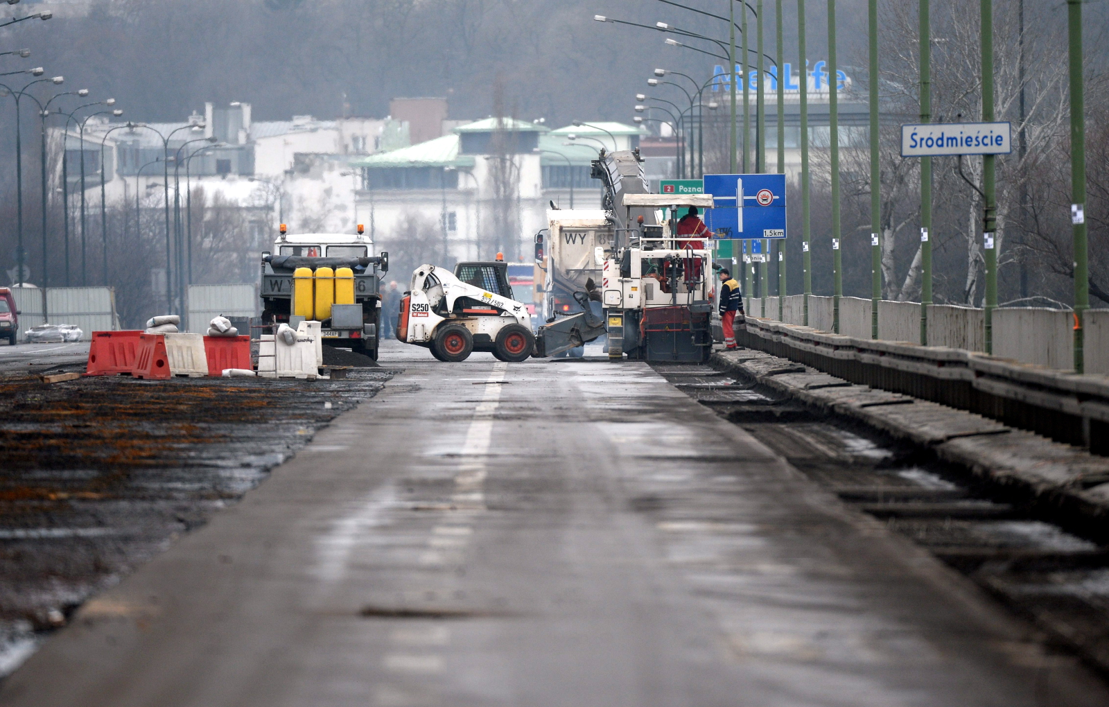 Przewidywany czas robót to nawet kilkanaście miesięcy. W tym czasie, kierowcy i pasażerowie komunikacji miejskiej narażeni są na znaczne utrudnienia w ruchu.