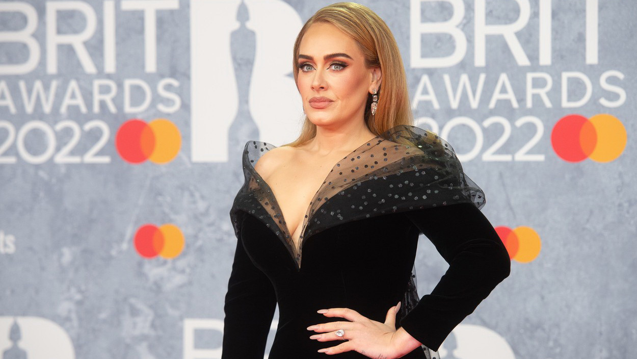 Könnyekben tört ki Adele Las Vegasban: rajongója halott felesének énekelt a világsztár – szívfacsaró videó