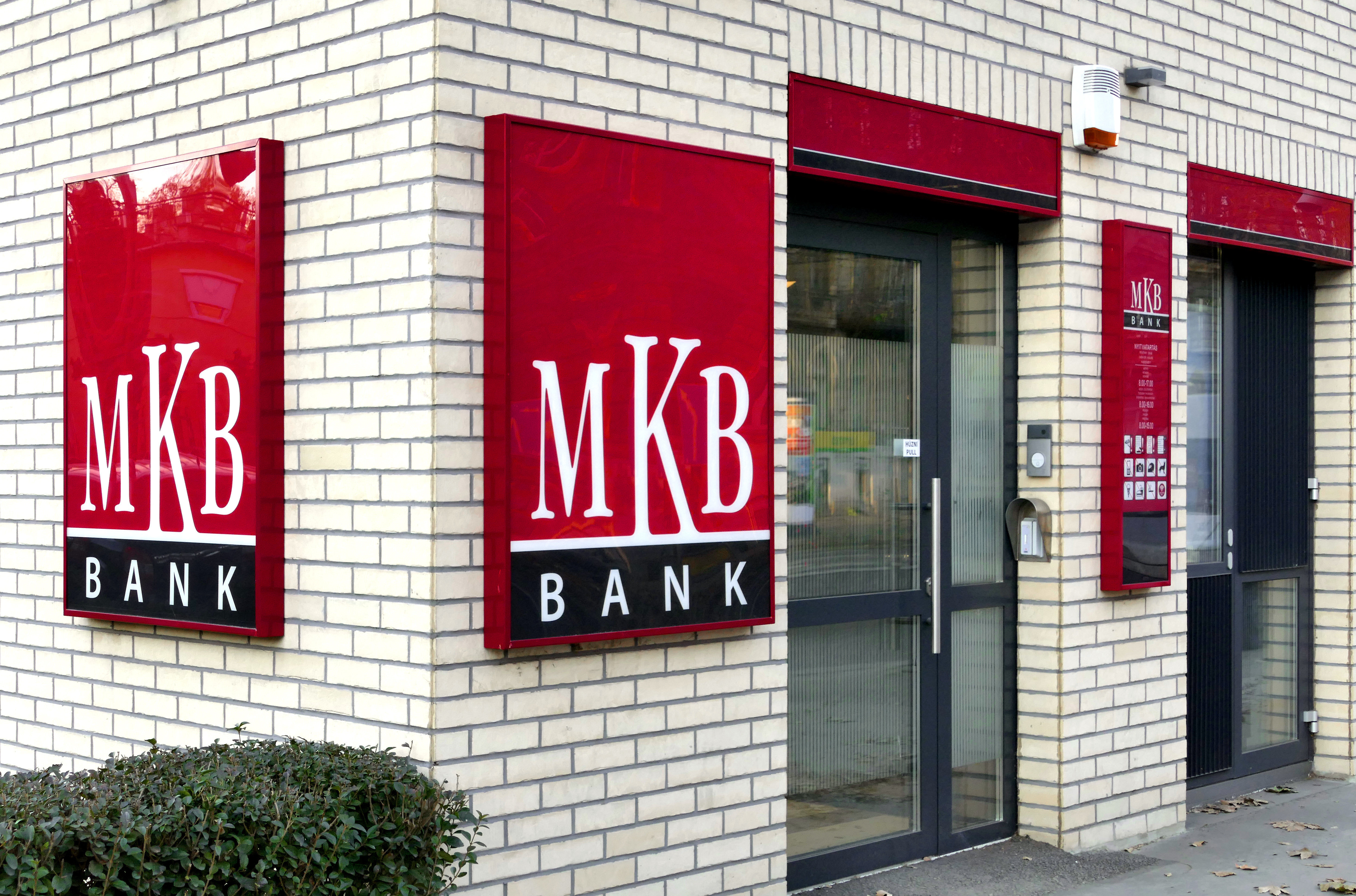 Egyesül az MKB Bank és a Takarékbank - Blikk