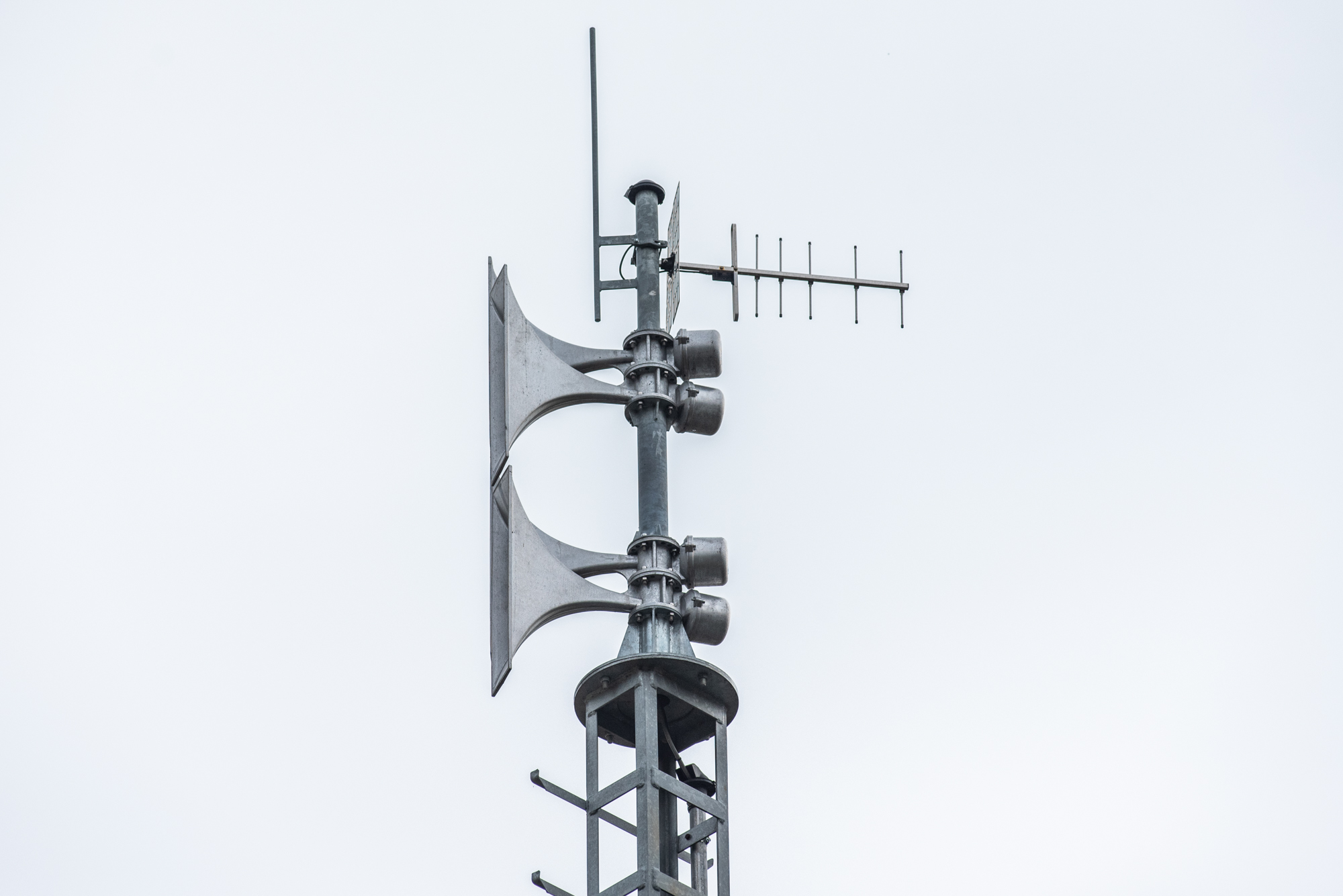 Mi történik? Figyelmeztet a Katasztrófavédelem, ma délelőtt egész Magyarországon felzúgnak a szirénák